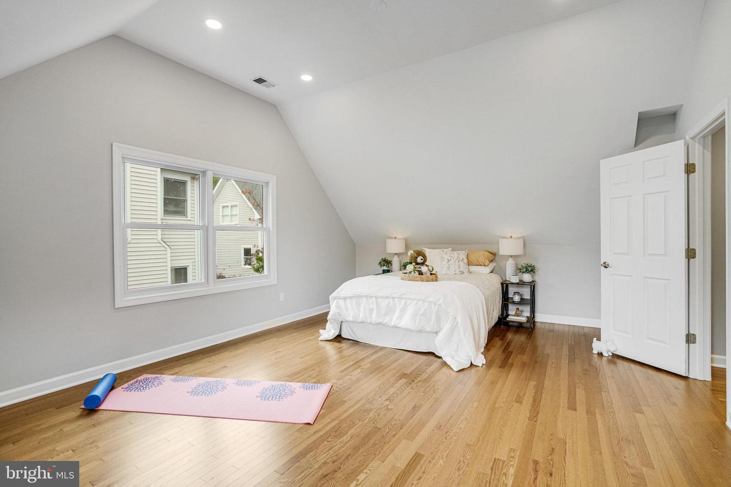 6869 WASHINGTON BLVD, ARLINGTON, Virginia 22213, 6 Bedrooms Bedrooms, 17 Rooms Rooms,3 BathroomsBathrooms,Residential,For sale,6869 WASHINGTON BLVD,VAAR2057114 MLS # VAAR2057114