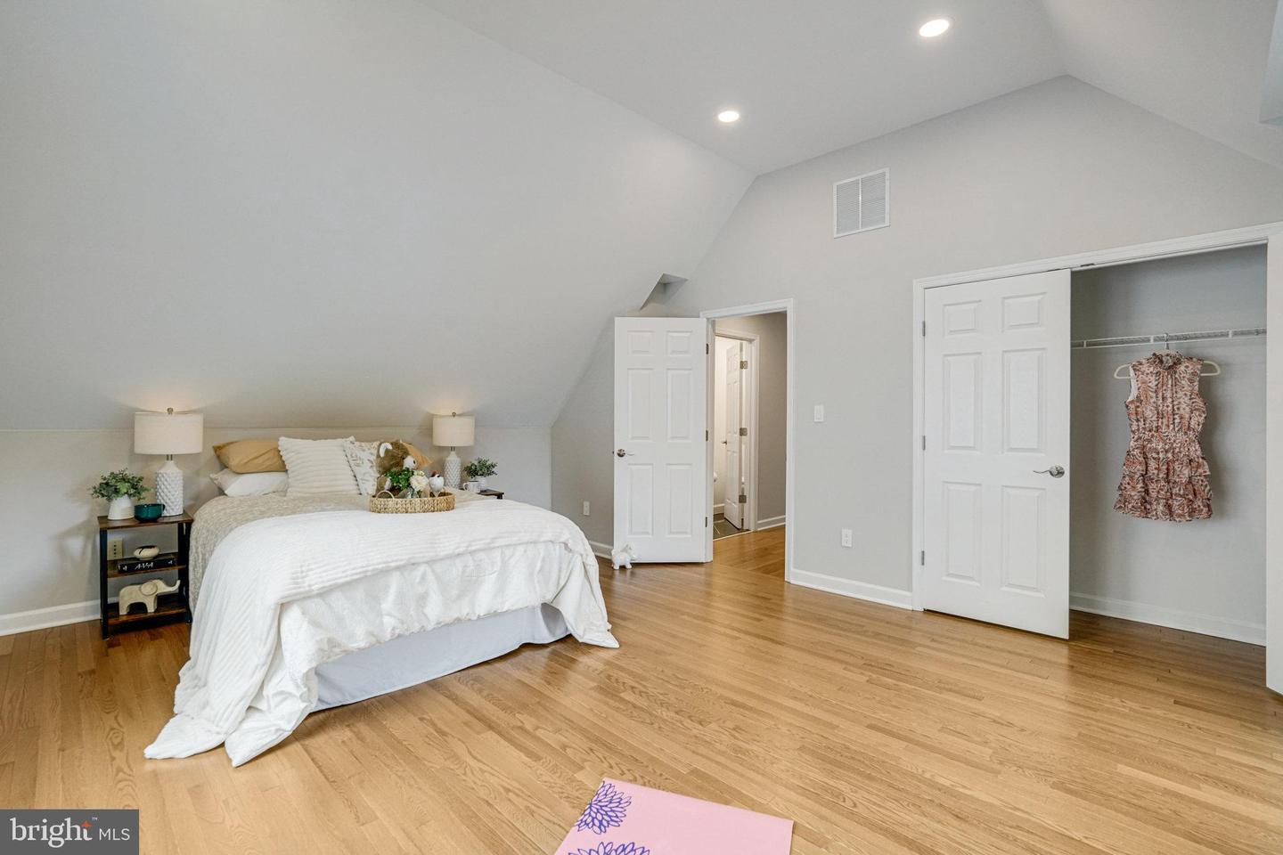 6869 WASHINGTON BLVD, ARLINGTON, Virginia 22213, 6 Bedrooms Bedrooms, 17 Rooms Rooms,3 BathroomsBathrooms,Residential,For sale,6869 WASHINGTON BLVD,VAAR2057114 MLS # VAAR2057114
