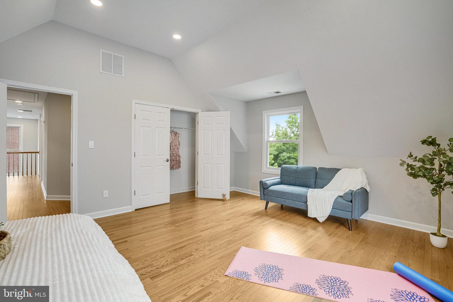 6869 WASHINGTON BLVD, ARLINGTON, Virginia 22213, 6 Bedrooms Bedrooms, 17 Rooms Rooms,3 BathroomsBathrooms,Residential,For sale,6869 WASHINGTON BLVD,VAAR2057114 MLS # VAAR2057114