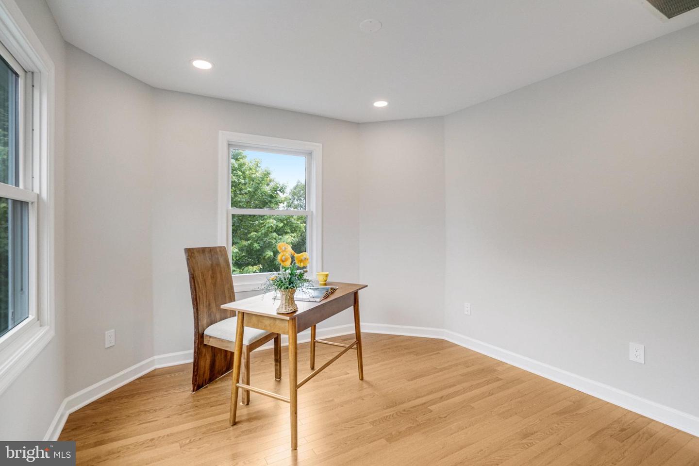 6869 WASHINGTON BLVD, ARLINGTON, Virginia 22213, 6 Bedrooms Bedrooms, 17 Rooms Rooms,3 BathroomsBathrooms,Residential,For sale,6869 WASHINGTON BLVD,VAAR2057114 MLS # VAAR2057114