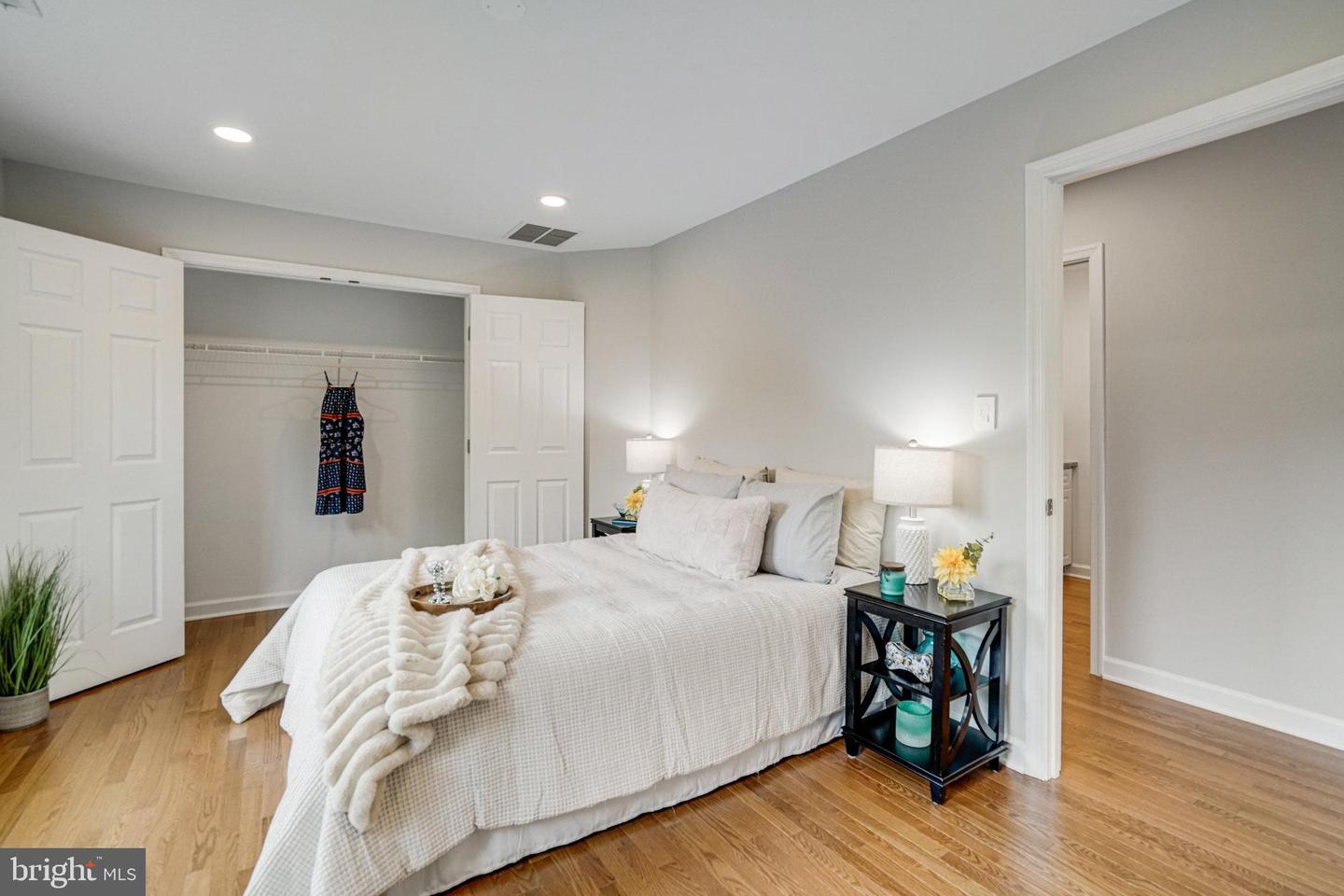 6869 WASHINGTON BLVD, ARLINGTON, Virginia 22213, 6 Bedrooms Bedrooms, 17 Rooms Rooms,3 BathroomsBathrooms,Residential,For sale,6869 WASHINGTON BLVD,VAAR2057114 MLS # VAAR2057114