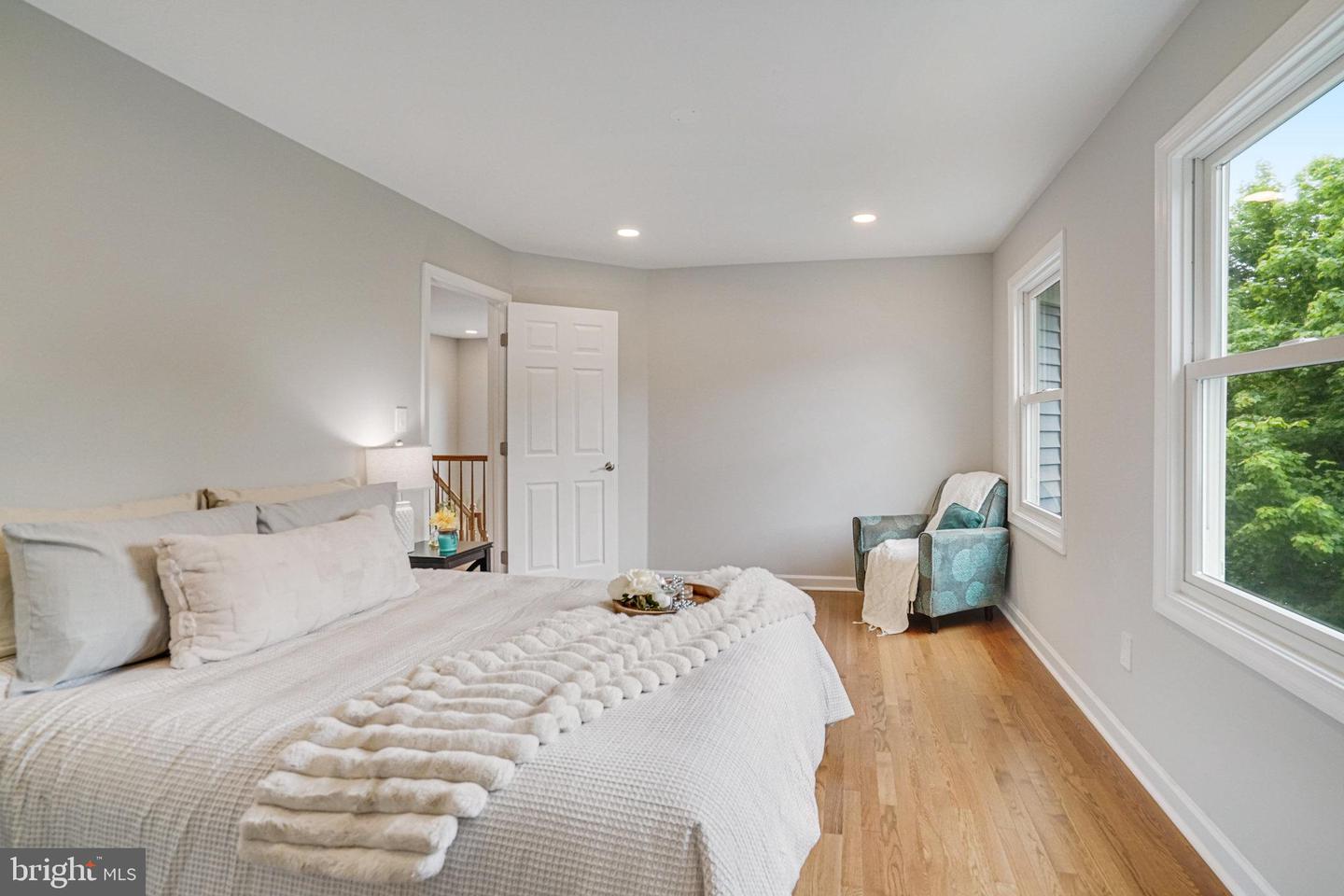 6869 WASHINGTON BLVD, ARLINGTON, Virginia 22213, 6 Bedrooms Bedrooms, 17 Rooms Rooms,3 BathroomsBathrooms,Residential,For sale,6869 WASHINGTON BLVD,VAAR2057114 MLS # VAAR2057114