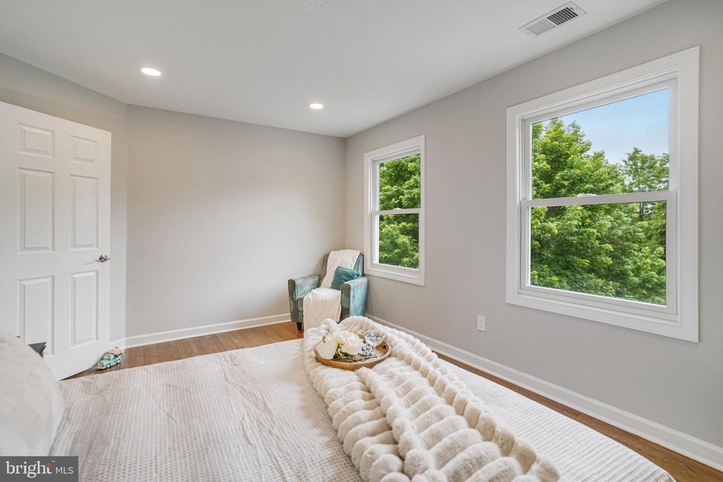 6869 WASHINGTON BLVD, ARLINGTON, Virginia 22213, 6 Bedrooms Bedrooms, 17 Rooms Rooms,3 BathroomsBathrooms,Residential,For sale,6869 WASHINGTON BLVD,VAAR2057114 MLS # VAAR2057114