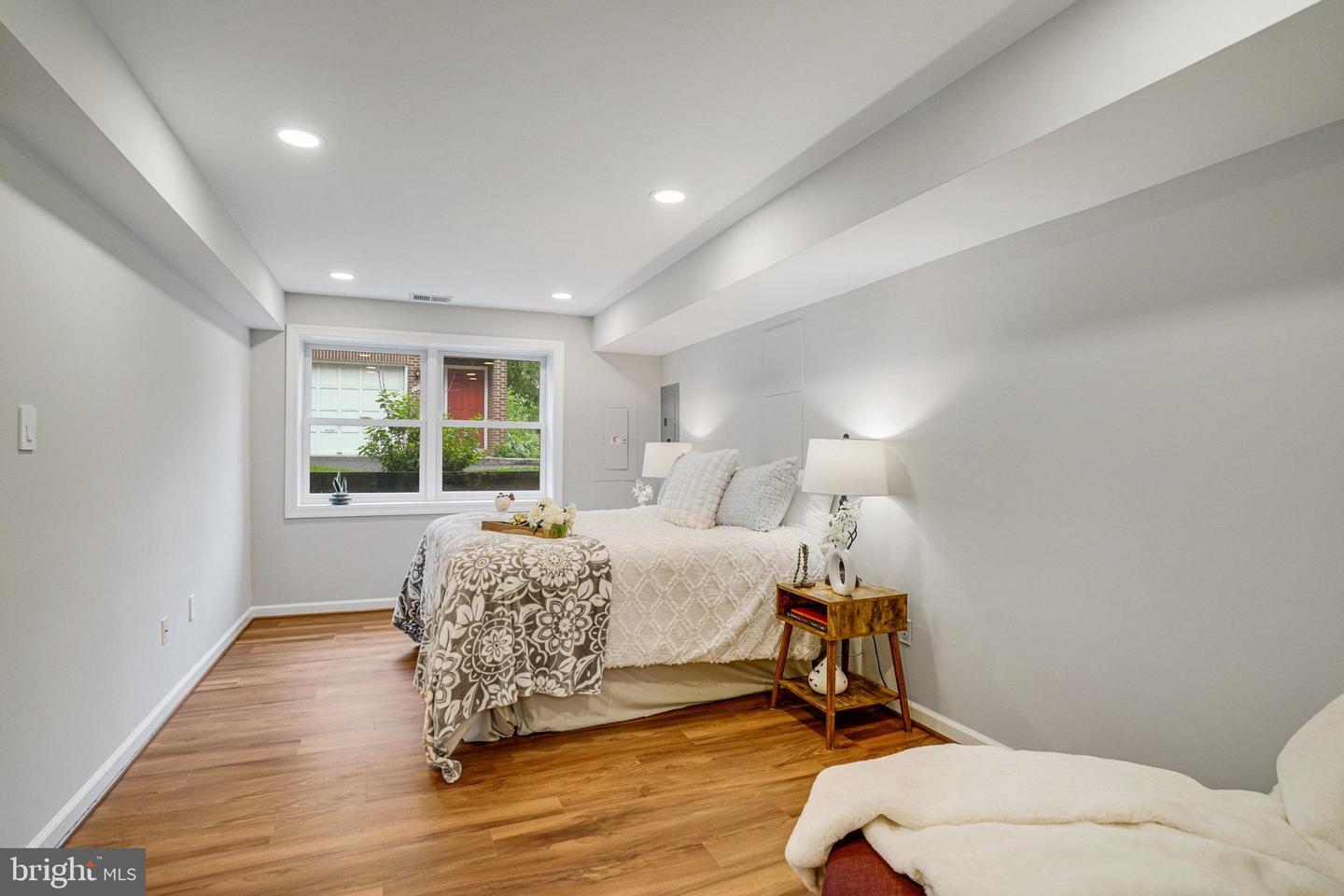 6869 WASHINGTON BLVD, ARLINGTON, Virginia 22213, 6 Bedrooms Bedrooms, 17 Rooms Rooms,3 BathroomsBathrooms,Residential,For sale,6869 WASHINGTON BLVD,VAAR2057114 MLS # VAAR2057114