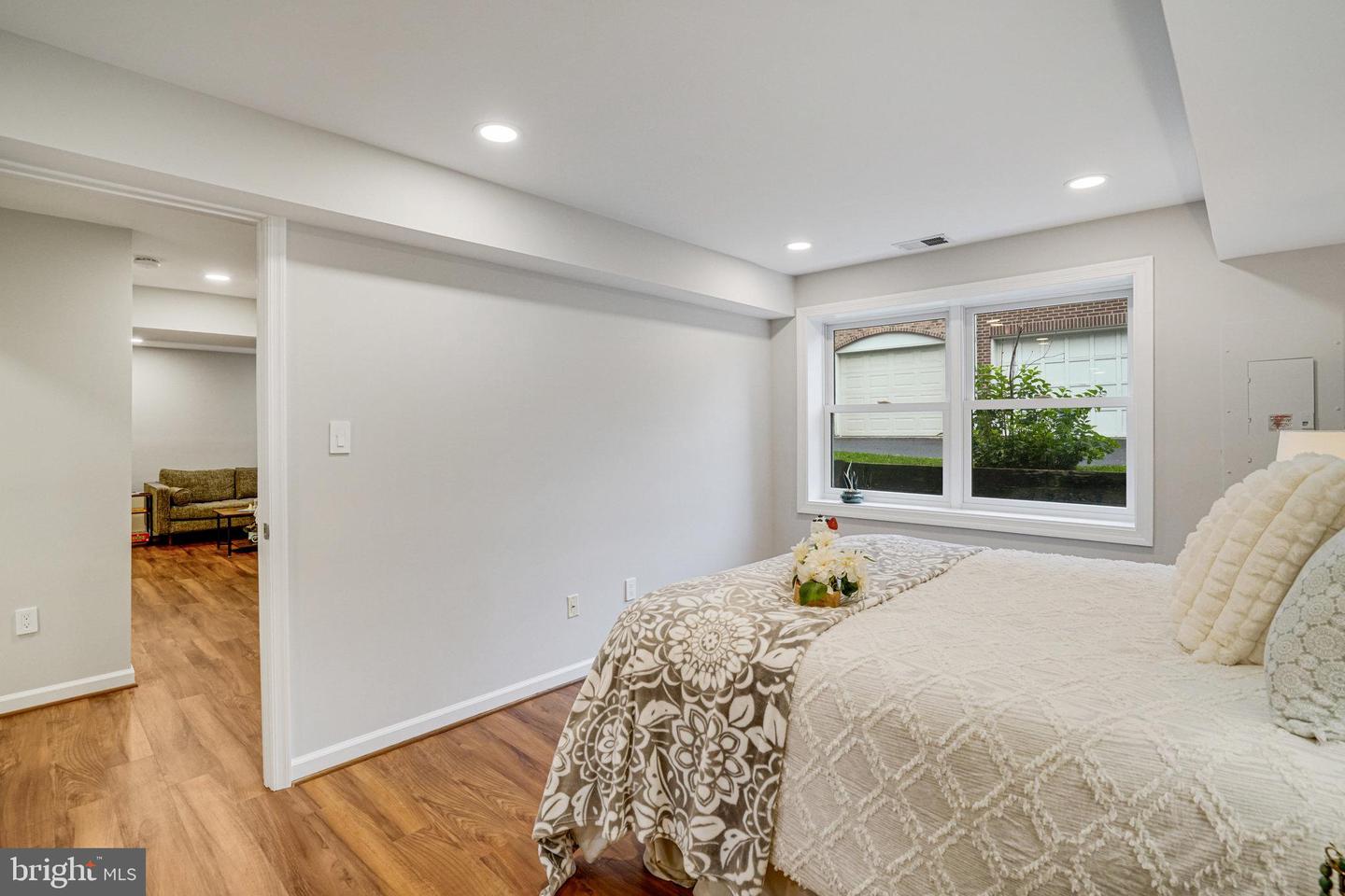 6869 WASHINGTON BLVD, ARLINGTON, Virginia 22213, 6 Bedrooms Bedrooms, 17 Rooms Rooms,3 BathroomsBathrooms,Residential,For sale,6869 WASHINGTON BLVD,VAAR2057114 MLS # VAAR2057114