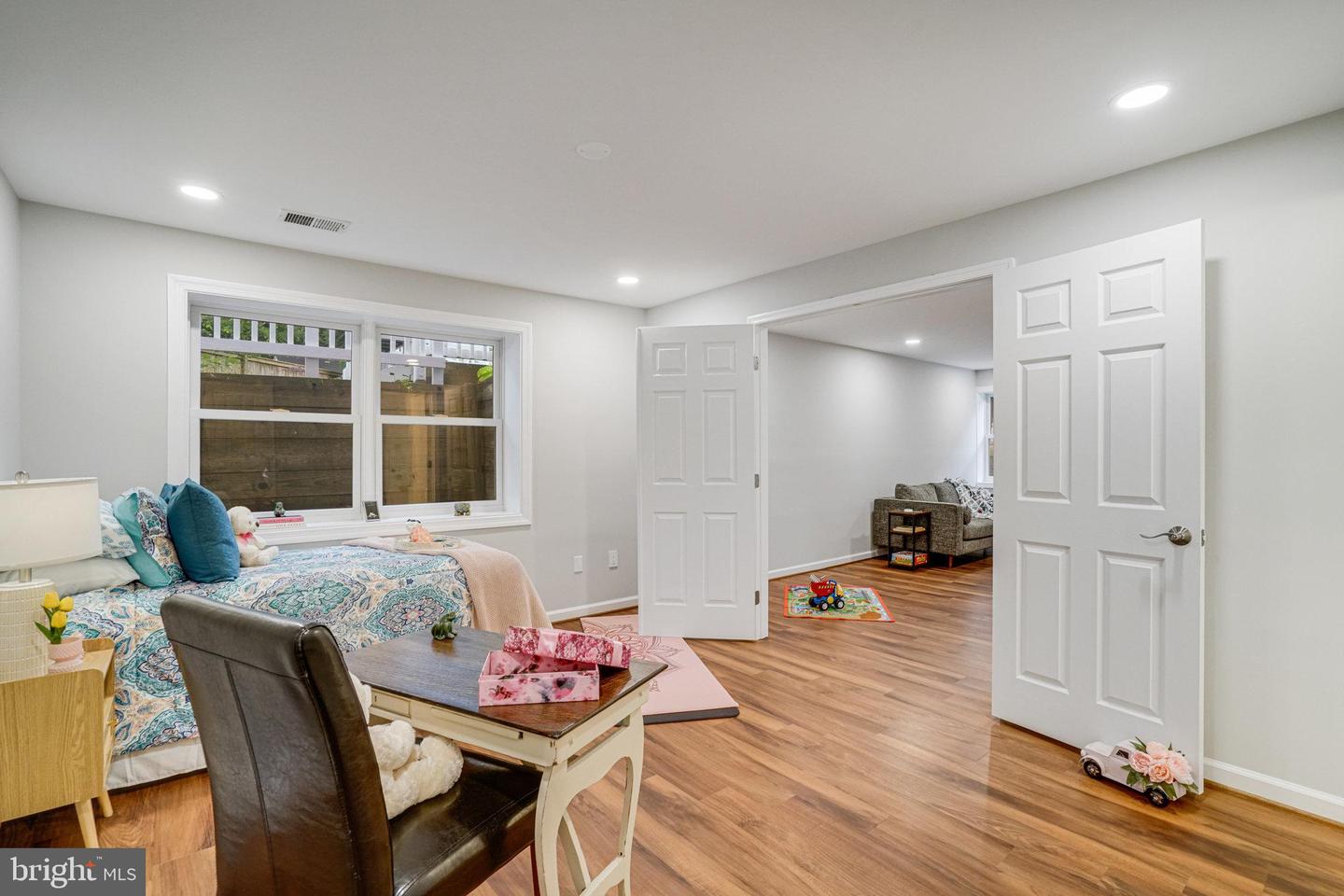 6869 WASHINGTON BLVD, ARLINGTON, Virginia 22213, 6 Bedrooms Bedrooms, 17 Rooms Rooms,3 BathroomsBathrooms,Residential,For sale,6869 WASHINGTON BLVD,VAAR2057114 MLS # VAAR2057114