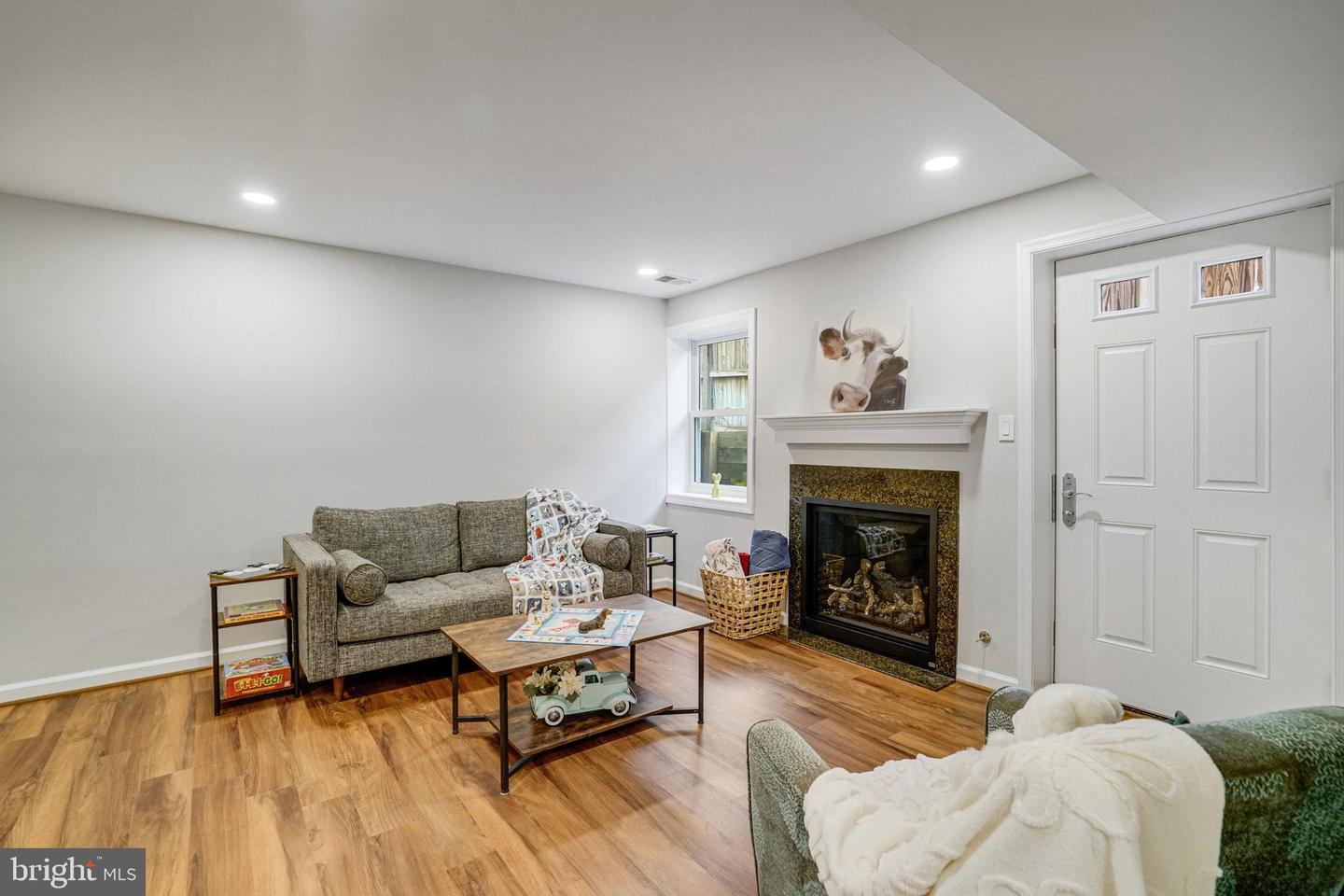 6869 WASHINGTON BLVD, ARLINGTON, Virginia 22213, 6 Bedrooms Bedrooms, 17 Rooms Rooms,3 BathroomsBathrooms,Residential,For sale,6869 WASHINGTON BLVD,VAAR2057114 MLS # VAAR2057114