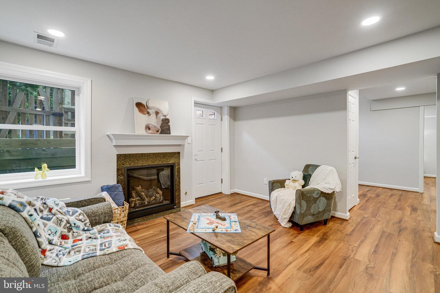6869 WASHINGTON BLVD, ARLINGTON, Virginia 22213, 6 Bedrooms Bedrooms, 17 Rooms Rooms,3 BathroomsBathrooms,Residential,For sale,6869 WASHINGTON BLVD,VAAR2057114 MLS # VAAR2057114