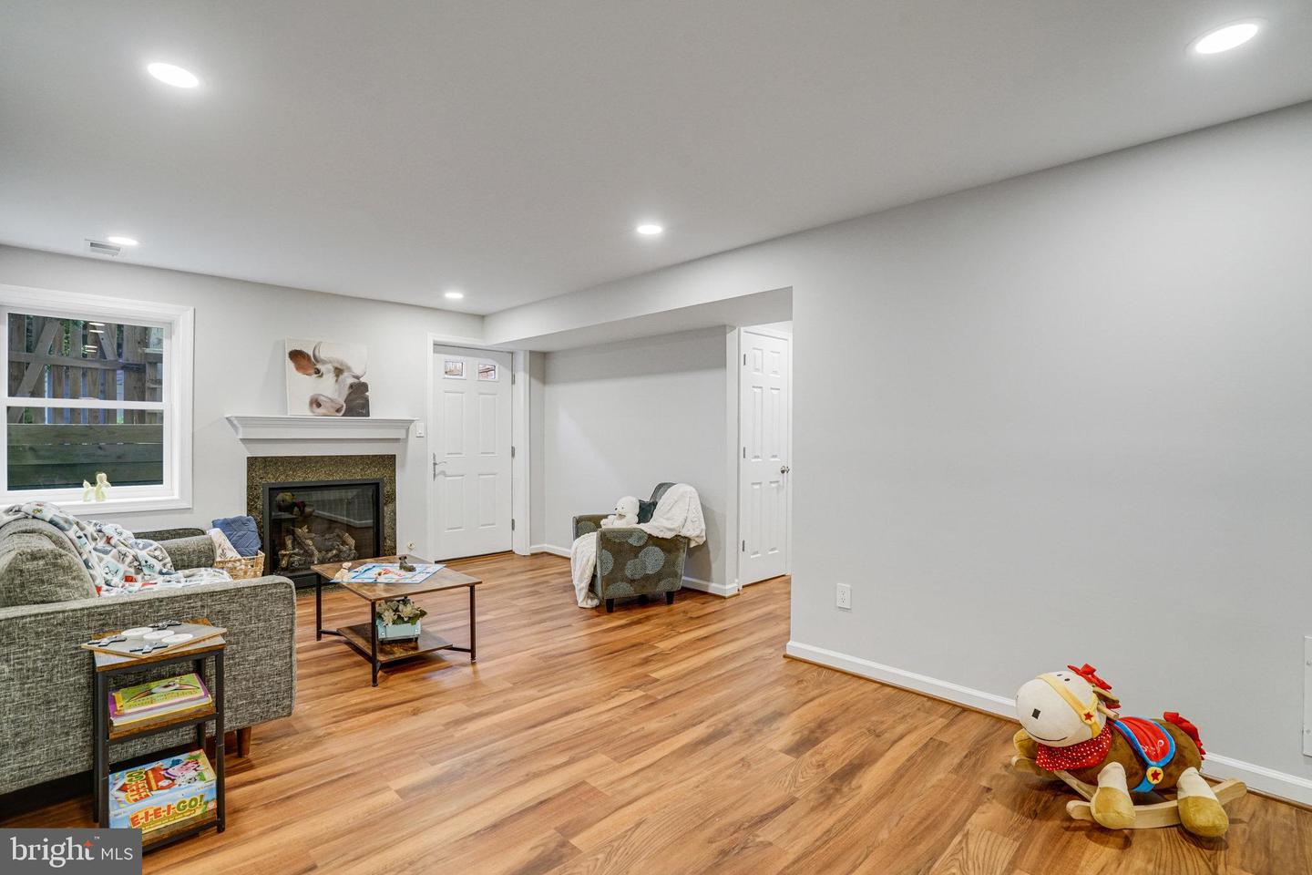 6869 WASHINGTON BLVD, ARLINGTON, Virginia 22213, 6 Bedrooms Bedrooms, 17 Rooms Rooms,3 BathroomsBathrooms,Residential,For sale,6869 WASHINGTON BLVD,VAAR2057114 MLS # VAAR2057114