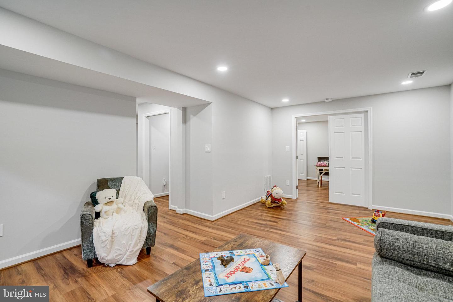 6869 WASHINGTON BLVD, ARLINGTON, Virginia 22213, 6 Bedrooms Bedrooms, 17 Rooms Rooms,3 BathroomsBathrooms,Residential,For sale,6869 WASHINGTON BLVD,VAAR2057114 MLS # VAAR2057114