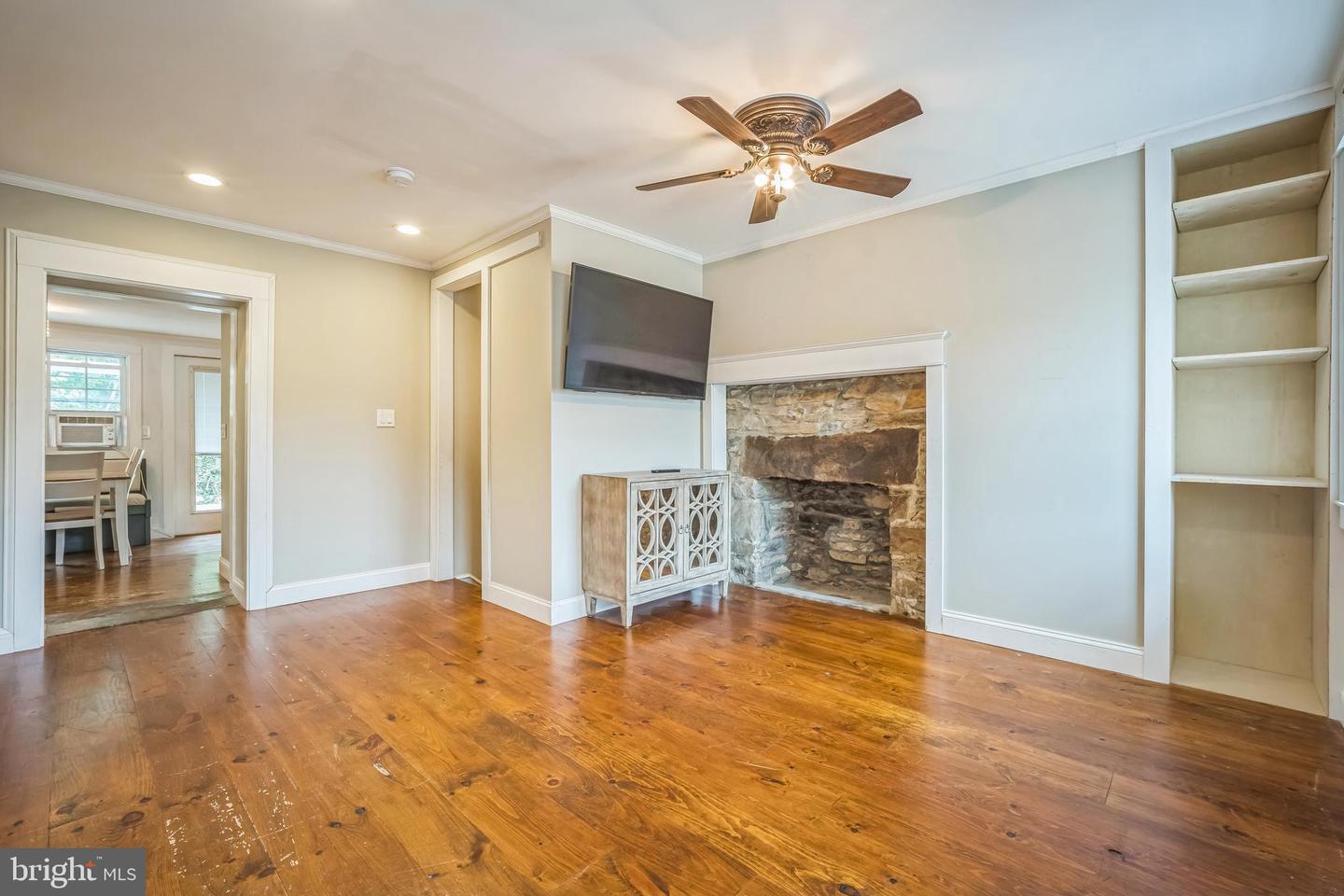 36952 CHARLES TOWN PIKE, HILLSBORO, Virginia 20132, 2 Bedrooms Bedrooms, ,1 BathroomBathrooms,Residential,For sale,36952 CHARLES TOWN PIKE,VALO2095772 MLS # VALO2095772