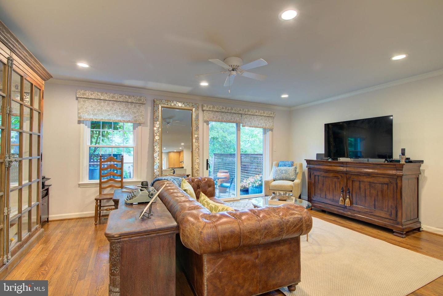 323 CENTER ST N, VIENNA, Virginia 22180, 4 Bedrooms Bedrooms, ,3 BathroomsBathrooms,Residential,For sale,323 CENTER ST N,VAFX2239218 MLS # VAFX2239218
