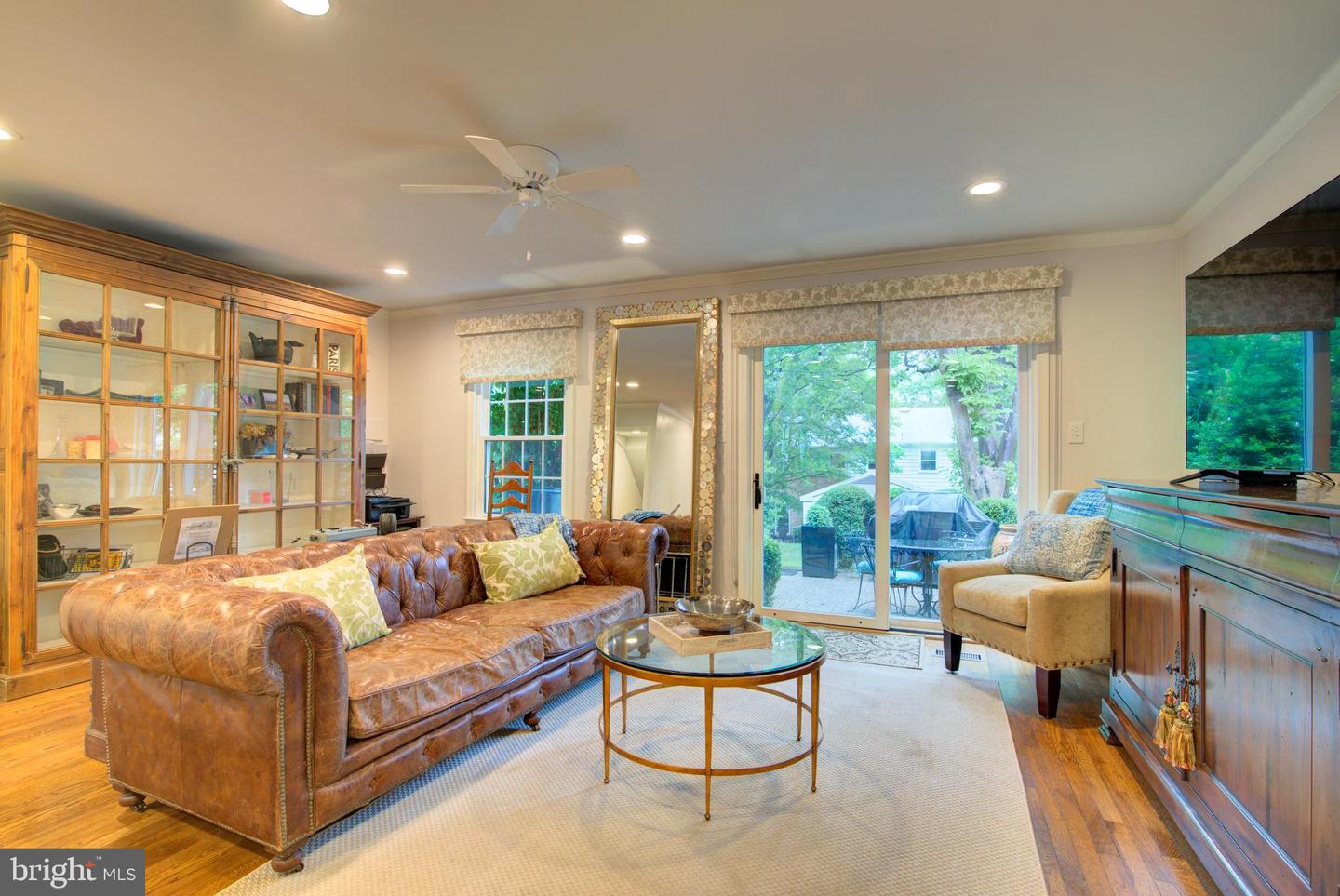 323 CENTER ST N, VIENNA, Virginia 22180, 4 Bedrooms Bedrooms, ,3 BathroomsBathrooms,Residential,For sale,323 CENTER ST N,VAFX2239218 MLS # VAFX2239218