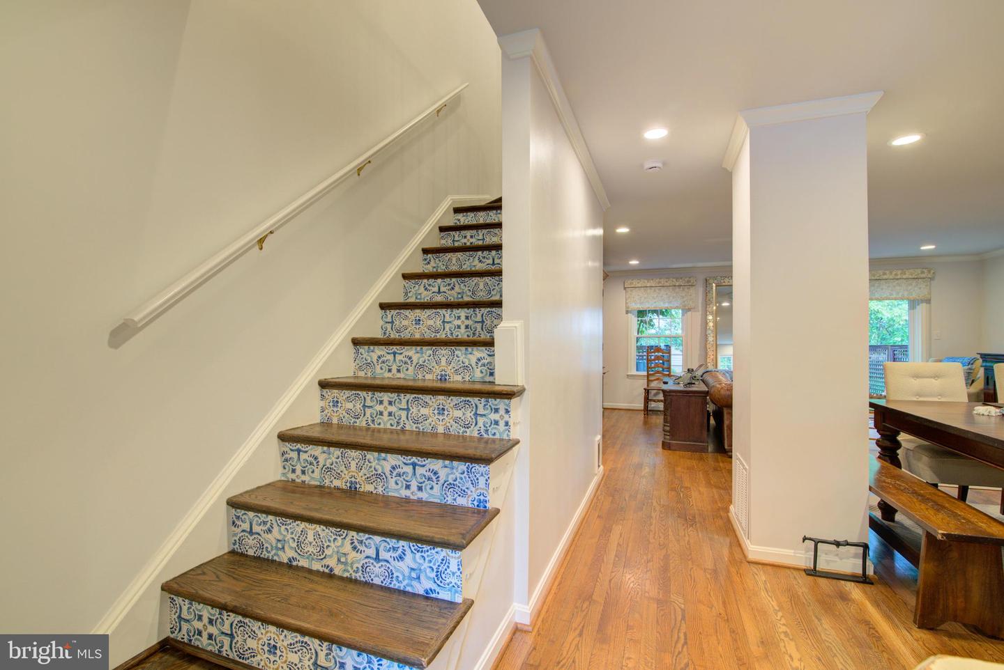 323 CENTER ST N, VIENNA, Virginia 22180, 4 Bedrooms Bedrooms, ,3 BathroomsBathrooms,Residential,For sale,323 CENTER ST N,VAFX2239218 MLS # VAFX2239218
