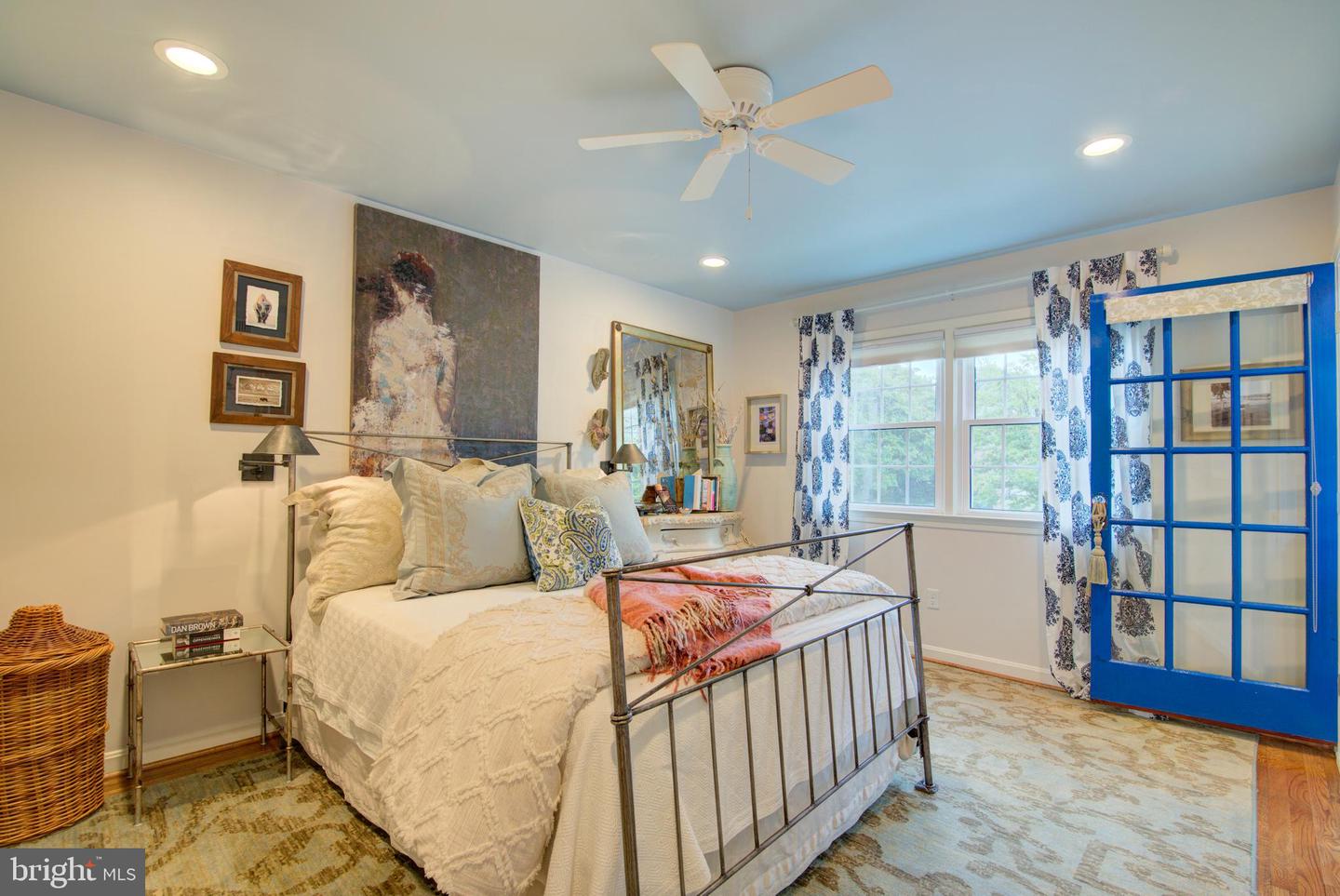 323 CENTER ST N, VIENNA, Virginia 22180, 4 Bedrooms Bedrooms, ,3 BathroomsBathrooms,Residential,For sale,323 CENTER ST N,VAFX2239218 MLS # VAFX2239218