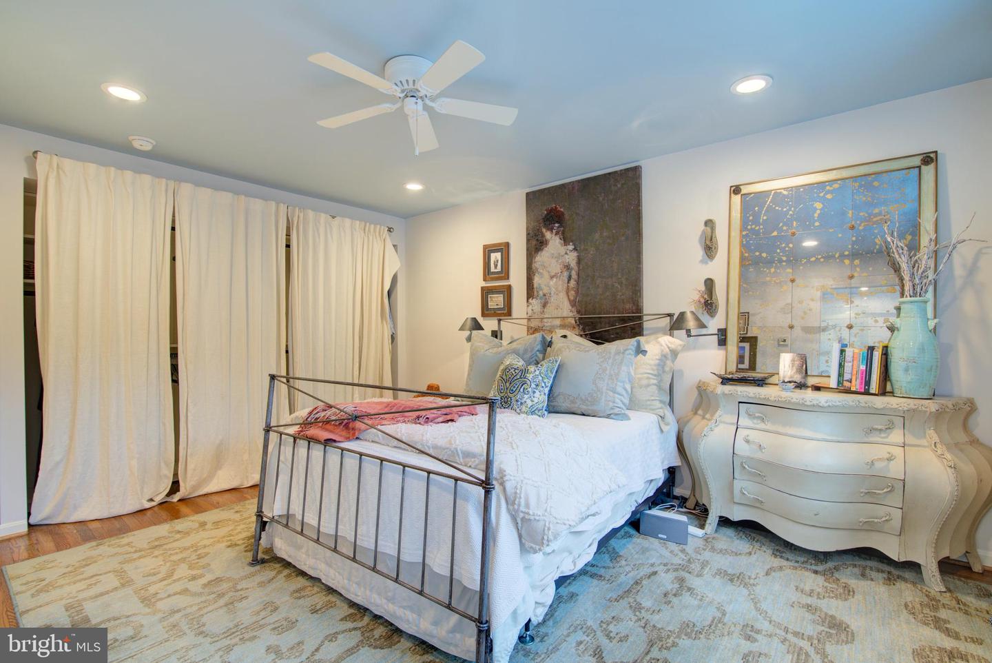 323 CENTER ST N, VIENNA, Virginia 22180, 4 Bedrooms Bedrooms, ,3 BathroomsBathrooms,Residential,For sale,323 CENTER ST N,VAFX2239218 MLS # VAFX2239218
