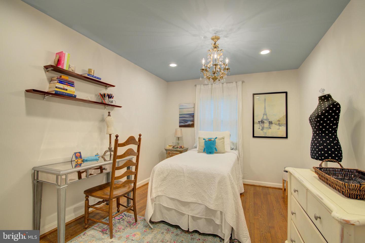 323 CENTER ST N, VIENNA, Virginia 22180, 4 Bedrooms Bedrooms, ,3 BathroomsBathrooms,Residential,For sale,323 CENTER ST N,VAFX2239218 MLS # VAFX2239218