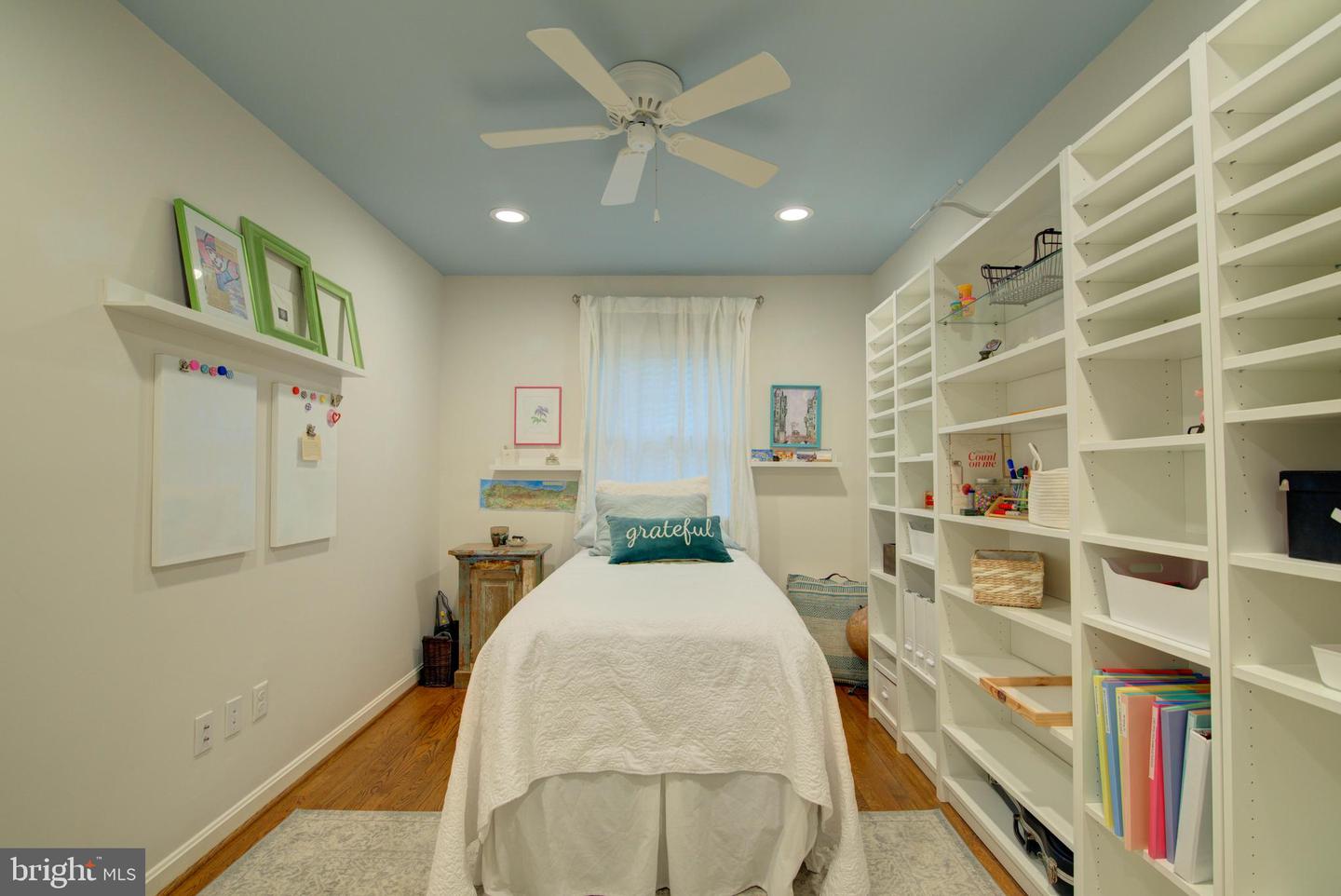 323 CENTER ST N, VIENNA, Virginia 22180, 4 Bedrooms Bedrooms, ,3 BathroomsBathrooms,Residential,For sale,323 CENTER ST N,VAFX2239218 MLS # VAFX2239218