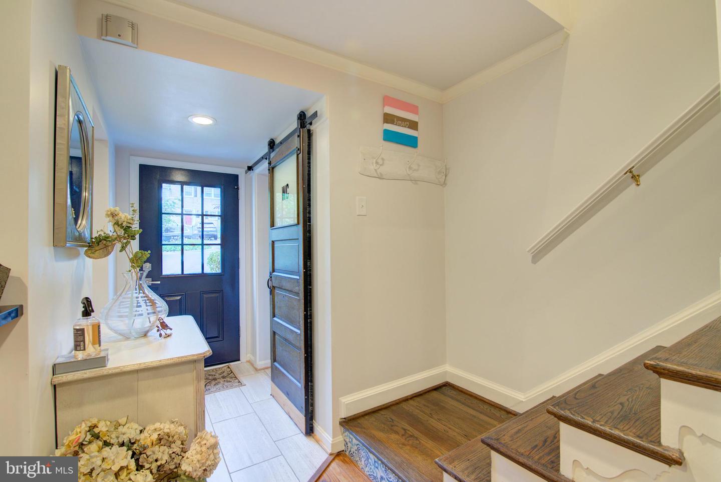 323 CENTER ST N, VIENNA, Virginia 22180, 4 Bedrooms Bedrooms, ,3 BathroomsBathrooms,Residential,For sale,323 CENTER ST N,VAFX2239218 MLS # VAFX2239218