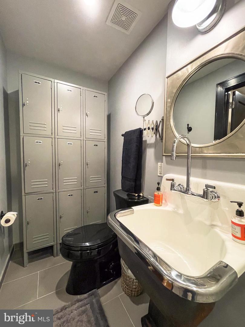 323 CENTER ST N, VIENNA, Virginia 22180, 4 Bedrooms Bedrooms, ,3 BathroomsBathrooms,Residential,For sale,323 CENTER ST N,VAFX2239218 MLS # VAFX2239218
