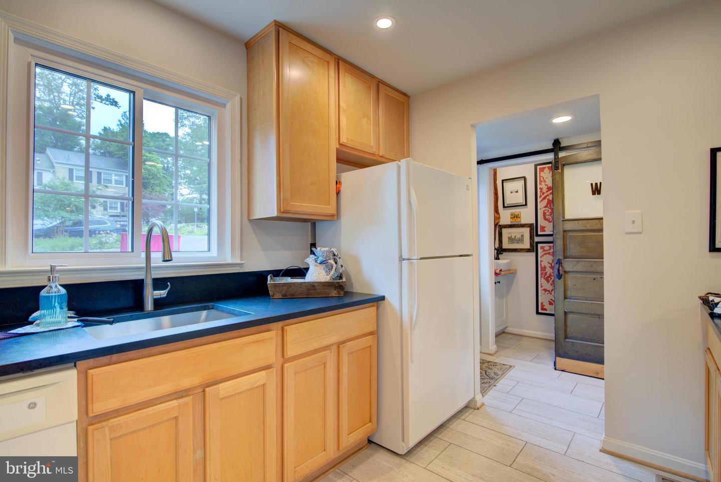 323 CENTER ST N, VIENNA, Virginia 22180, 4 Bedrooms Bedrooms, ,3 BathroomsBathrooms,Residential,For sale,323 CENTER ST N,VAFX2239218 MLS # VAFX2239218