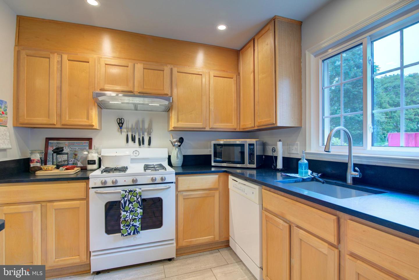 323 CENTER ST N, VIENNA, Virginia 22180, 4 Bedrooms Bedrooms, ,3 BathroomsBathrooms,Residential,For sale,323 CENTER ST N,VAFX2239218 MLS # VAFX2239218