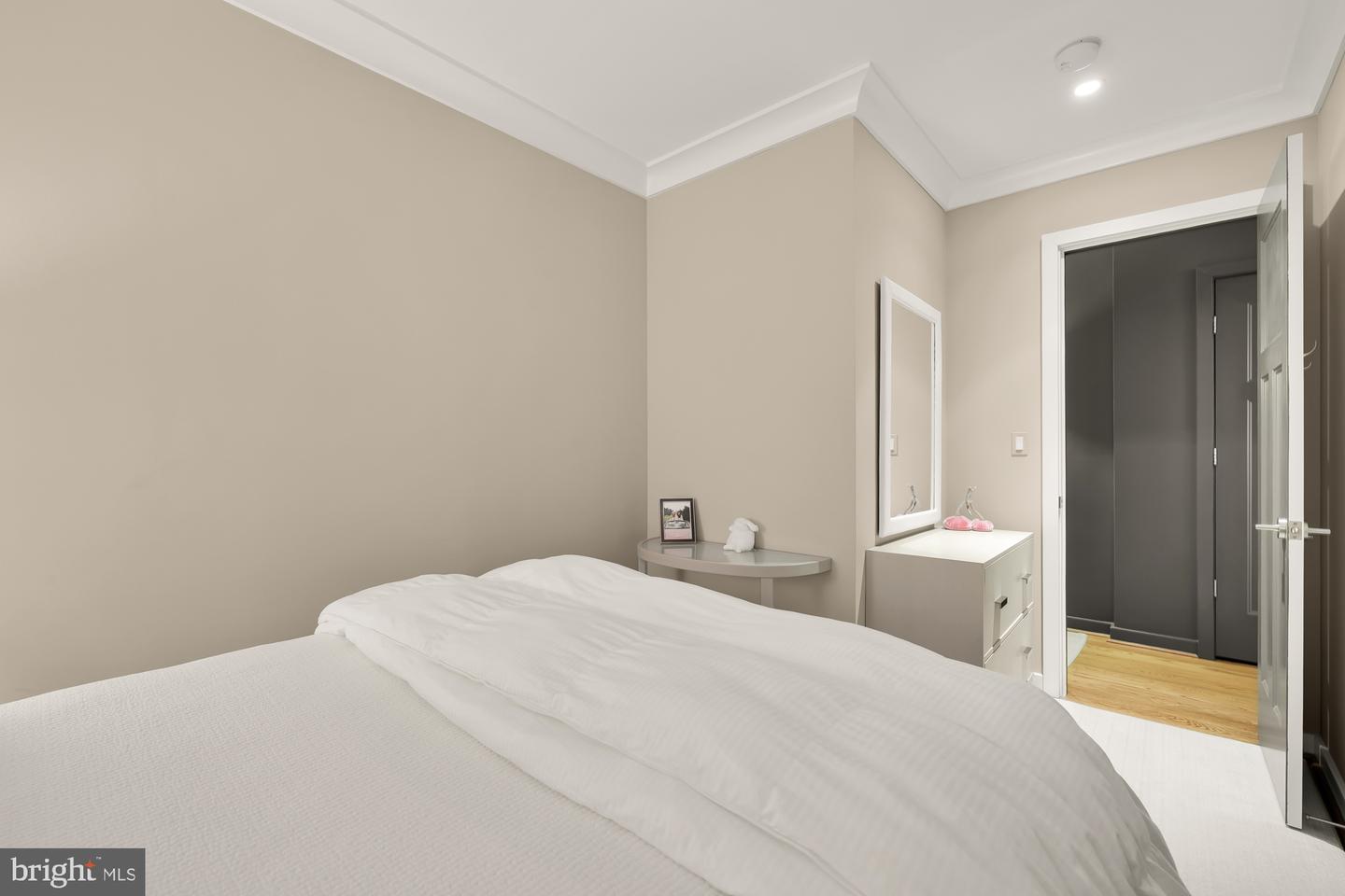 1700B CLARENDON BLVD #126, ARLINGTON, Virginia 22209, 1 Bedroom Bedrooms, ,1 BathroomBathrooms,Residential,For sale,1700B CLARENDON BLVD #126,VAAR2057216 MLS # VAAR2057216