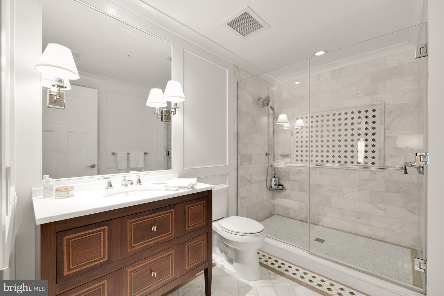 1700B CLARENDON BLVD #126, ARLINGTON, Virginia 22209, 1 Bedroom Bedrooms, ,1 BathroomBathrooms,Residential,For sale,1700B CLARENDON BLVD #126,VAAR2057216 MLS # VAAR2057216
