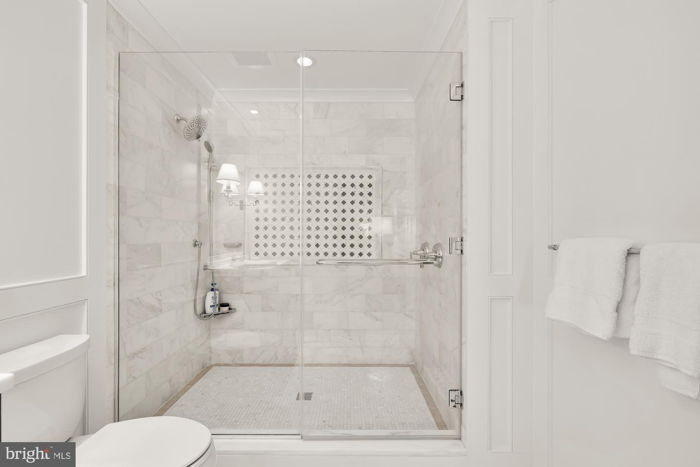 1700B CLARENDON BLVD #126, ARLINGTON, Virginia 22209, 1 Bedroom Bedrooms, ,1 BathroomBathrooms,Residential,For sale,1700B CLARENDON BLVD #126,VAAR2057216 MLS # VAAR2057216