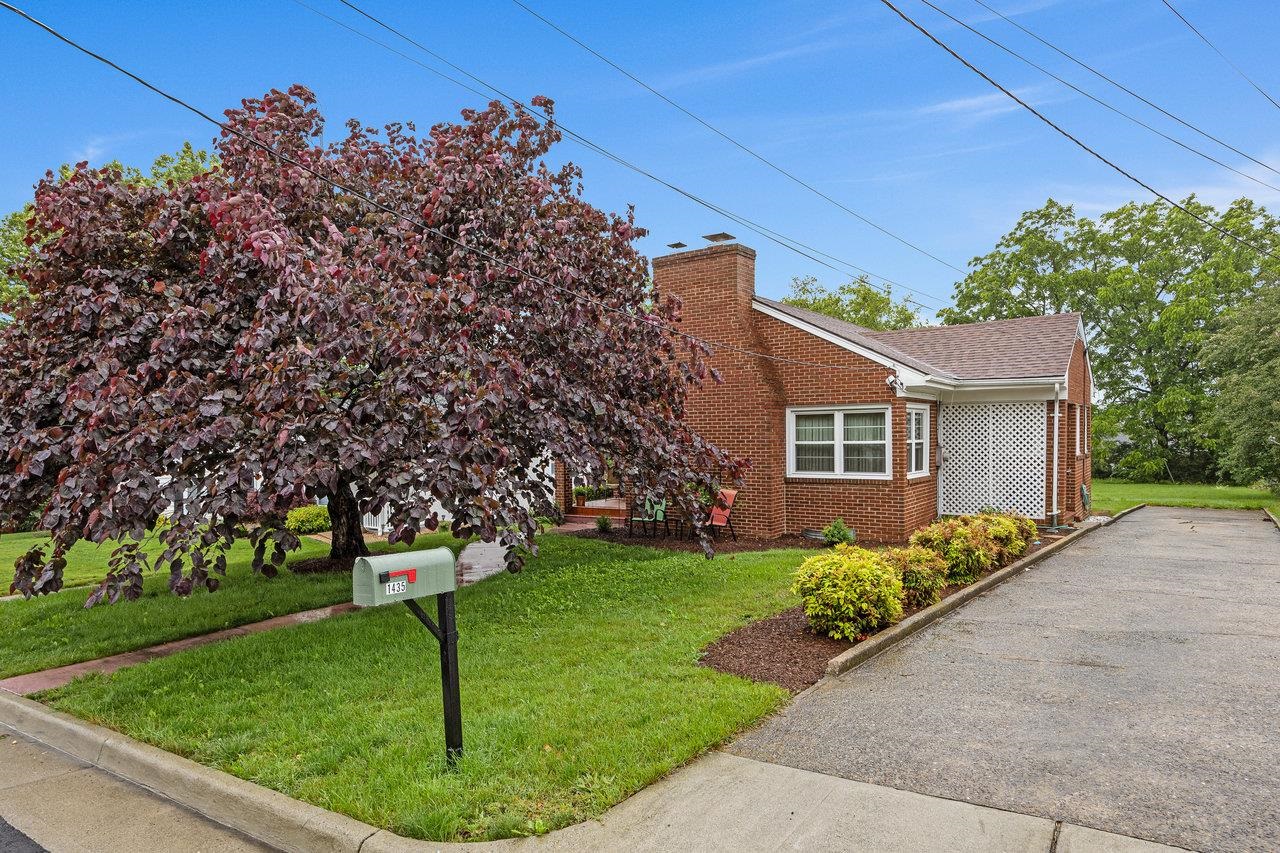 1435 BLUESTONE ST, HARRISONBURG, Virginia 22801, 2 Bedrooms Bedrooms, ,1 BathroomBathrooms,Residential,1435 BLUESTONE ST,665175 MLS # 665175