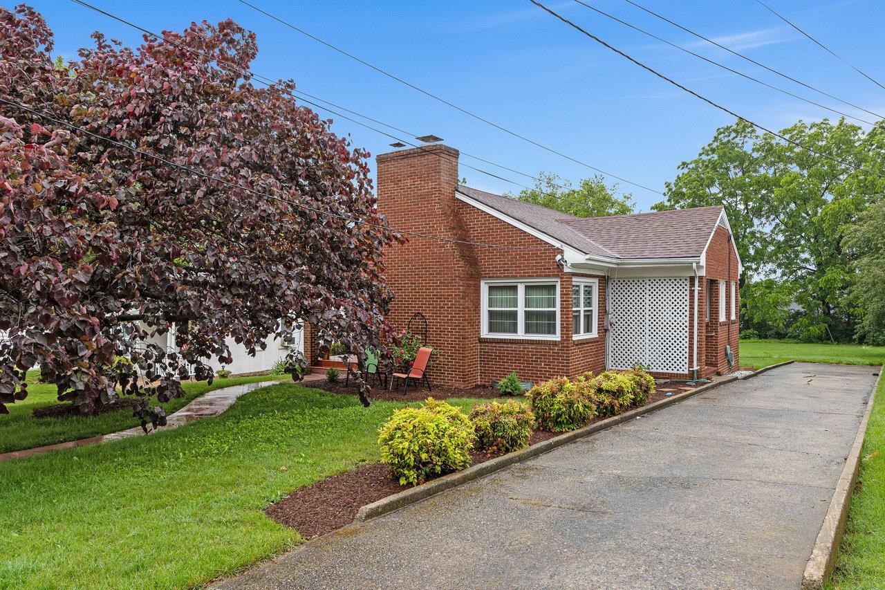 1435 BLUESTONE ST, HARRISONBURG, Virginia 22801, 2 Bedrooms Bedrooms, ,1 BathroomBathrooms,Residential,1435 BLUESTONE ST,665175 MLS # 665175