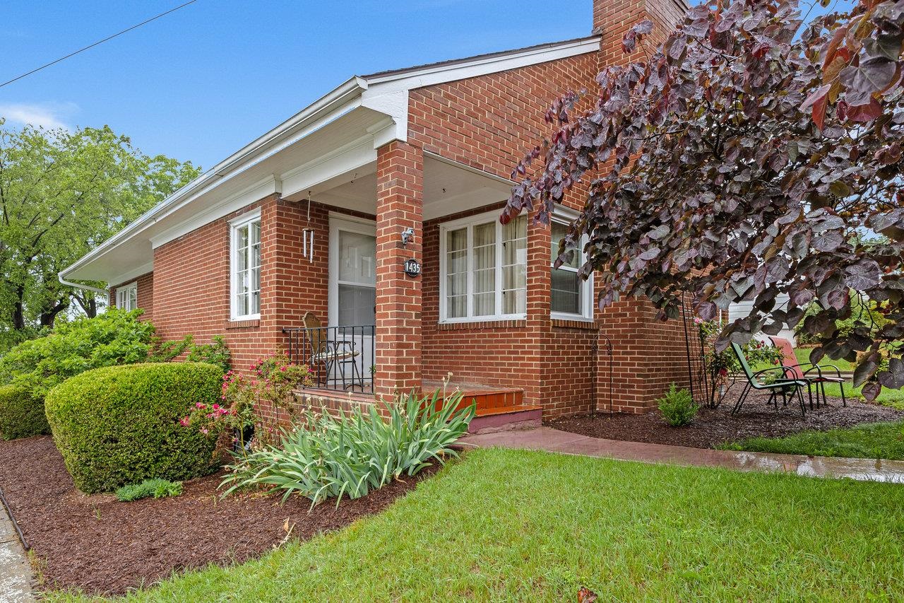 1435 BLUESTONE ST, HARRISONBURG, Virginia 22801, 2 Bedrooms Bedrooms, ,1 BathroomBathrooms,Residential,1435 BLUESTONE ST,665175 MLS # 665175