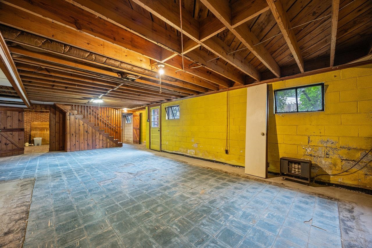 1435 BLUESTONE ST, HARRISONBURG, Virginia 22801, 2 Bedrooms Bedrooms, ,1 BathroomBathrooms,Residential,1435 BLUESTONE ST,665175 MLS # 665175