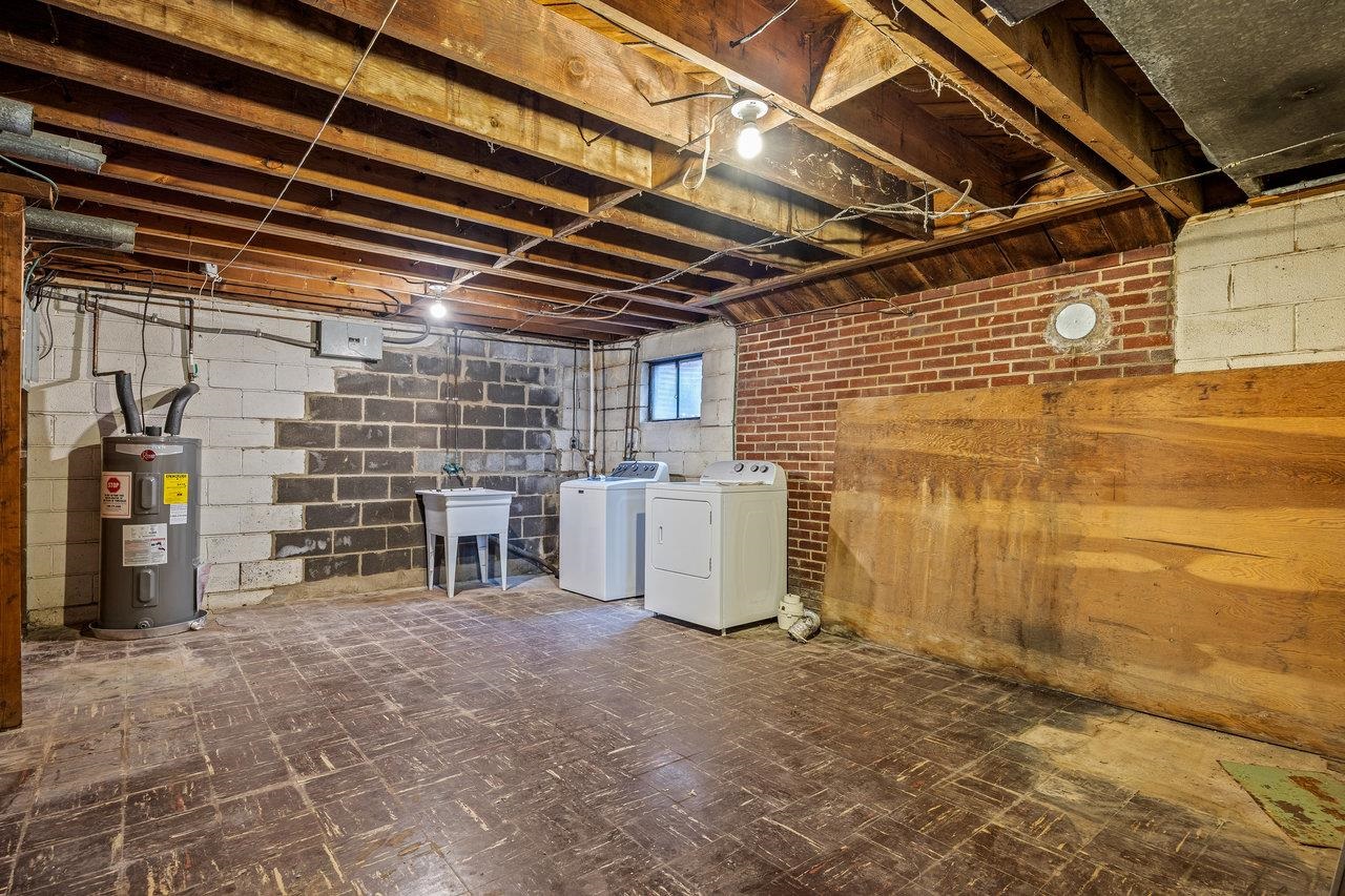 1435 BLUESTONE ST, HARRISONBURG, Virginia 22801, 2 Bedrooms Bedrooms, ,1 BathroomBathrooms,Residential,1435 BLUESTONE ST,665175 MLS # 665175