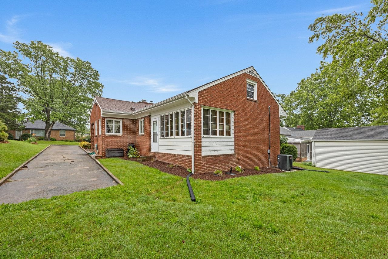 1435 BLUESTONE ST, HARRISONBURG, Virginia 22801, 2 Bedrooms Bedrooms, ,1 BathroomBathrooms,Residential,1435 BLUESTONE ST,665175 MLS # 665175