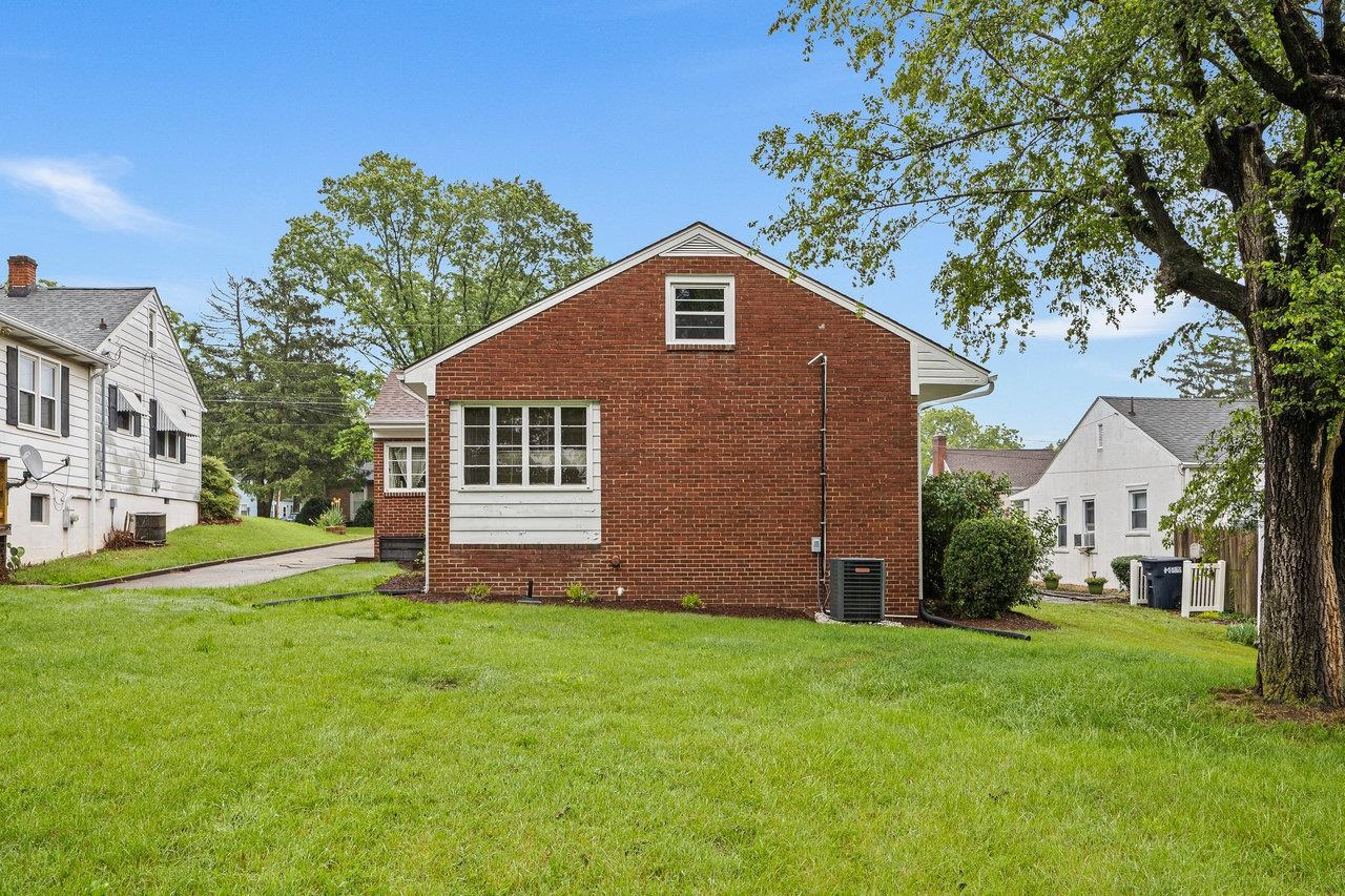 1435 BLUESTONE ST, HARRISONBURG, Virginia 22801, 2 Bedrooms Bedrooms, ,1 BathroomBathrooms,Residential,1435 BLUESTONE ST,665175 MLS # 665175