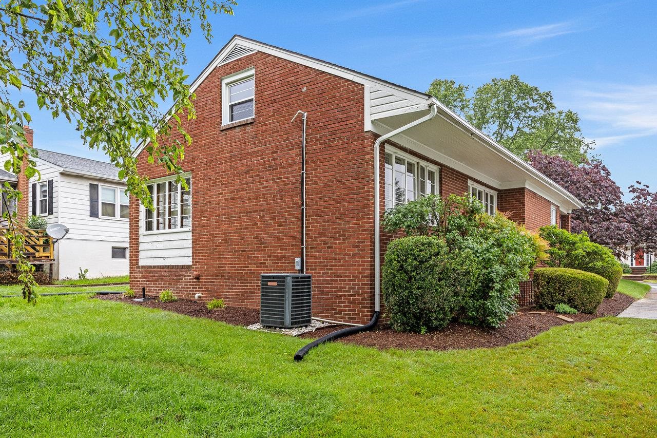 1435 BLUESTONE ST, HARRISONBURG, Virginia 22801, 2 Bedrooms Bedrooms, ,1 BathroomBathrooms,Residential,1435 BLUESTONE ST,665175 MLS # 665175