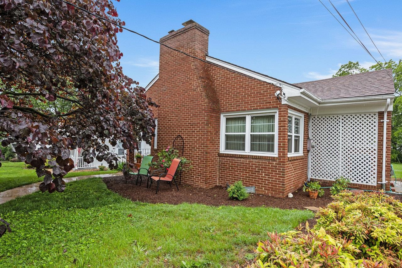 1435 BLUESTONE ST, HARRISONBURG, Virginia 22801, 2 Bedrooms Bedrooms, ,1 BathroomBathrooms,Residential,1435 BLUESTONE ST,665175 MLS # 665175