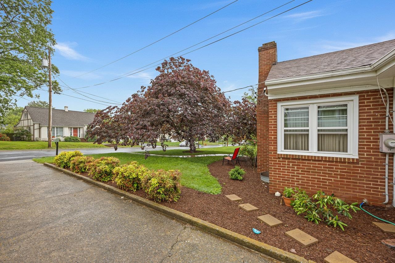 1435 BLUESTONE ST, HARRISONBURG, Virginia 22801, 2 Bedrooms Bedrooms, ,1 BathroomBathrooms,Residential,1435 BLUESTONE ST,665175 MLS # 665175