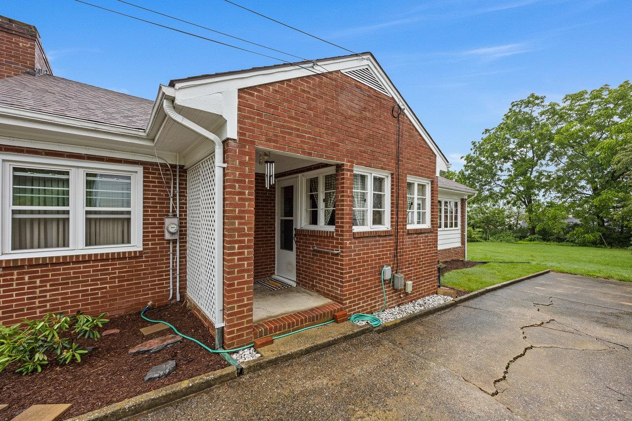 1435 BLUESTONE ST, HARRISONBURG, Virginia 22801, 2 Bedrooms Bedrooms, ,1 BathroomBathrooms,Residential,1435 BLUESTONE ST,665175 MLS # 665175