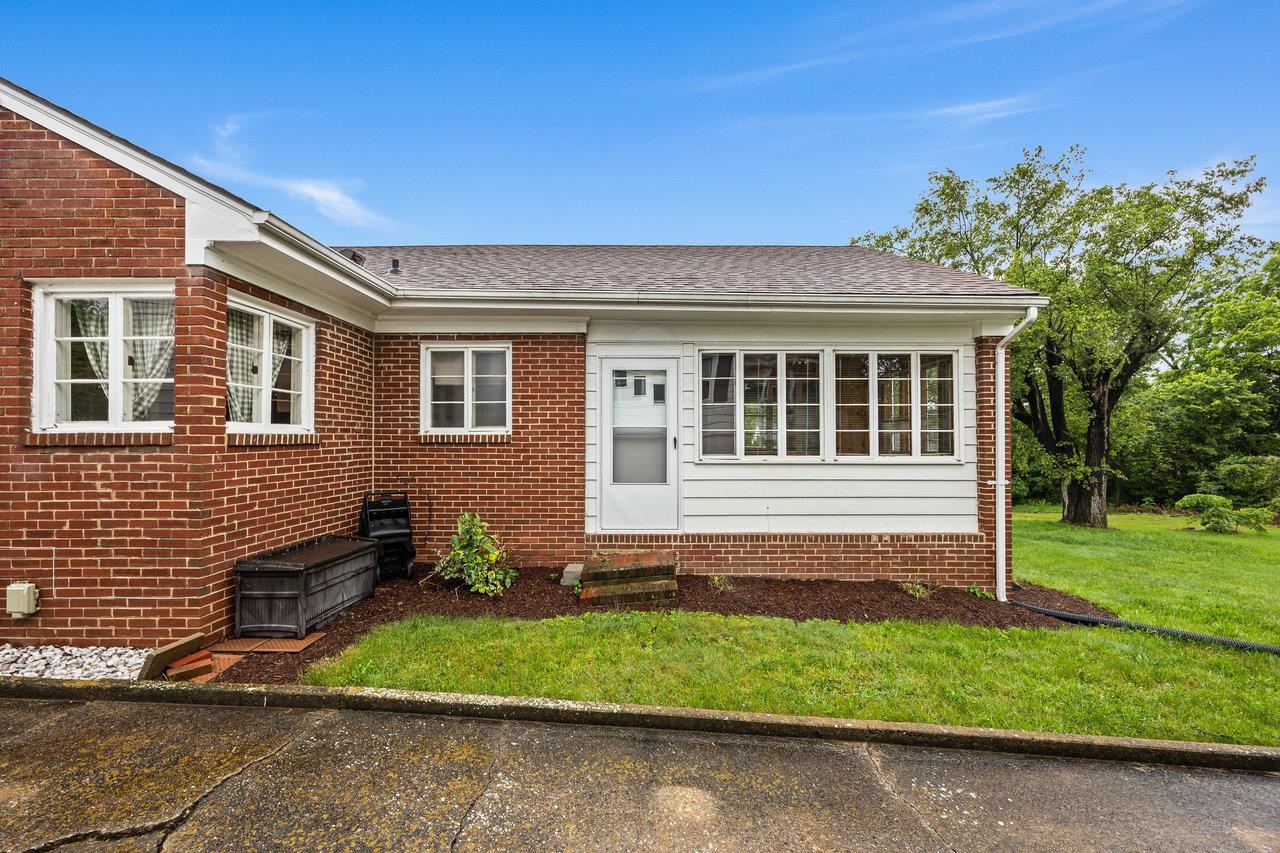 1435 BLUESTONE ST, HARRISONBURG, Virginia 22801, 2 Bedrooms Bedrooms, ,1 BathroomBathrooms,Residential,1435 BLUESTONE ST,665175 MLS # 665175