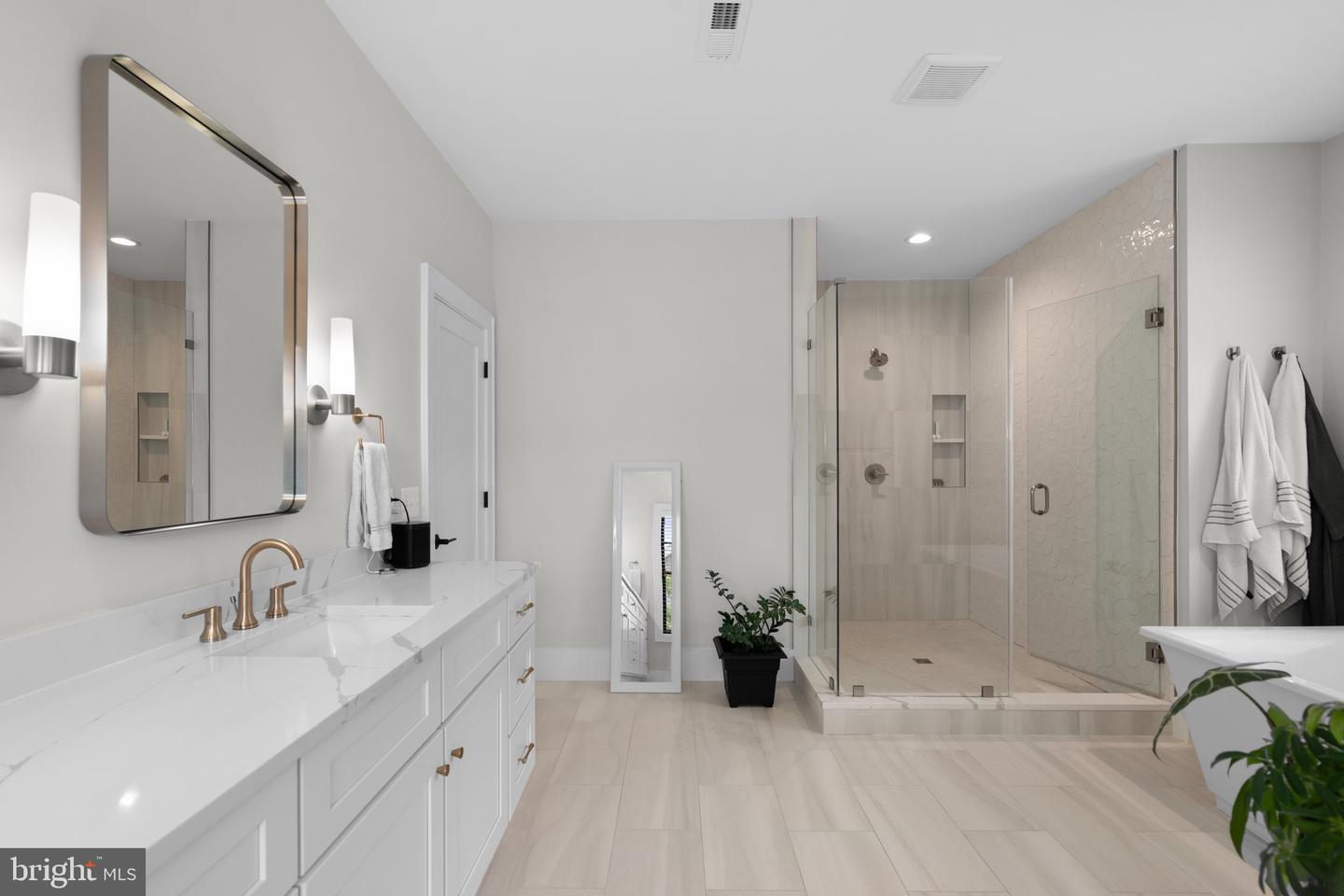228 MANVELL RD SE, VIENNA, Virginia 22180, 5 Bedrooms Bedrooms, ,5 BathroomsBathrooms,Residential,For sale,228 MANVELL RD SE,VAFX2242554 MLS # VAFX2242554