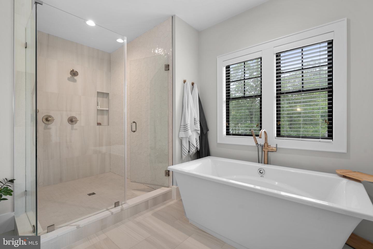 228 MANVELL RD SE, VIENNA, Virginia 22180, 5 Bedrooms Bedrooms, ,5 BathroomsBathrooms,Residential,For sale,228 MANVELL RD SE,VAFX2242554 MLS # VAFX2242554