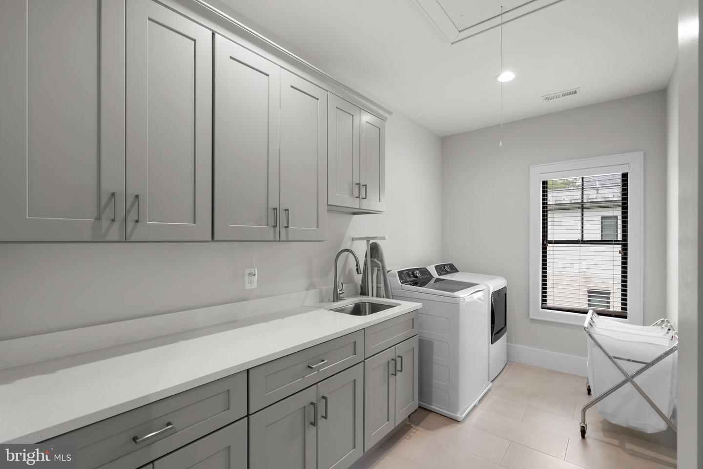 228 MANVELL RD SE, VIENNA, Virginia 22180, 5 Bedrooms Bedrooms, ,5 BathroomsBathrooms,Residential,For sale,228 MANVELL RD SE,VAFX2242554 MLS # VAFX2242554
