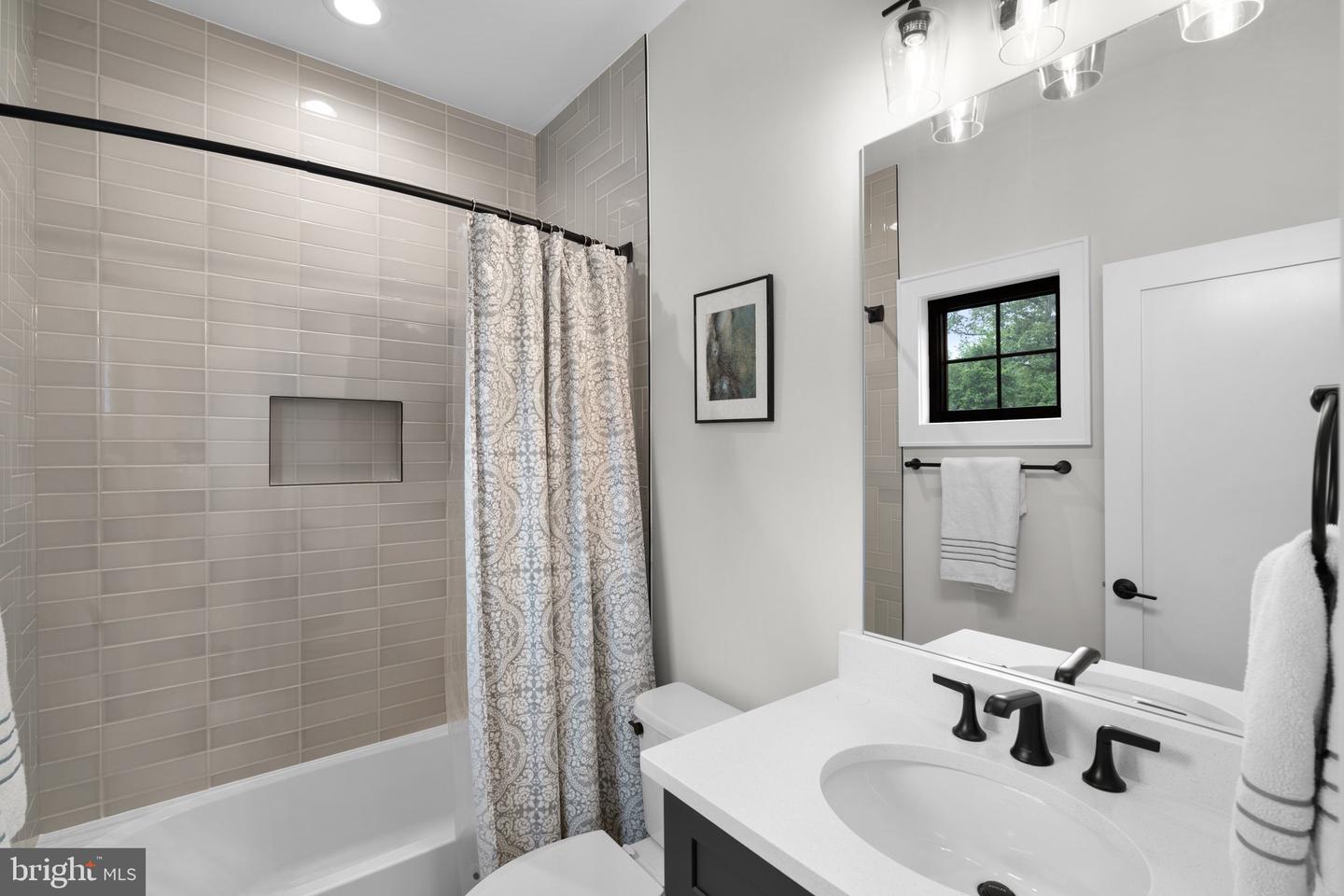 228 MANVELL RD SE, VIENNA, Virginia 22180, 5 Bedrooms Bedrooms, ,5 BathroomsBathrooms,Residential,For sale,228 MANVELL RD SE,VAFX2242554 MLS # VAFX2242554