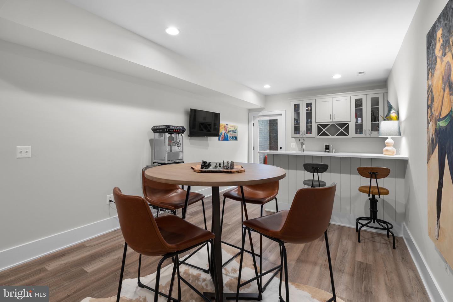 228 MANVELL RD SE, VIENNA, Virginia 22180, 5 Bedrooms Bedrooms, ,5 BathroomsBathrooms,Residential,For sale,228 MANVELL RD SE,VAFX2242554 MLS # VAFX2242554