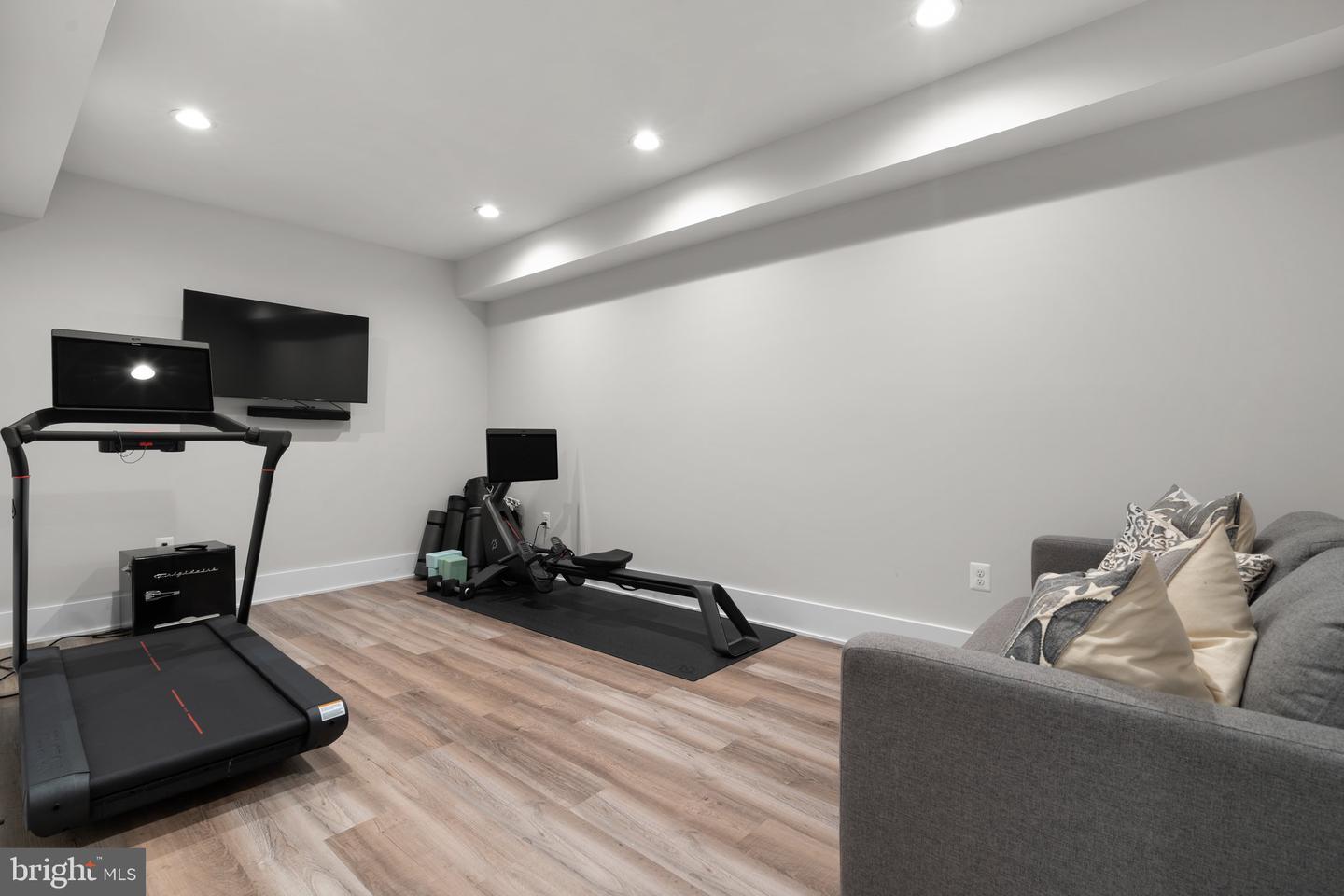 228 MANVELL RD SE, VIENNA, Virginia 22180, 5 Bedrooms Bedrooms, ,5 BathroomsBathrooms,Residential,For sale,228 MANVELL RD SE,VAFX2242554 MLS # VAFX2242554