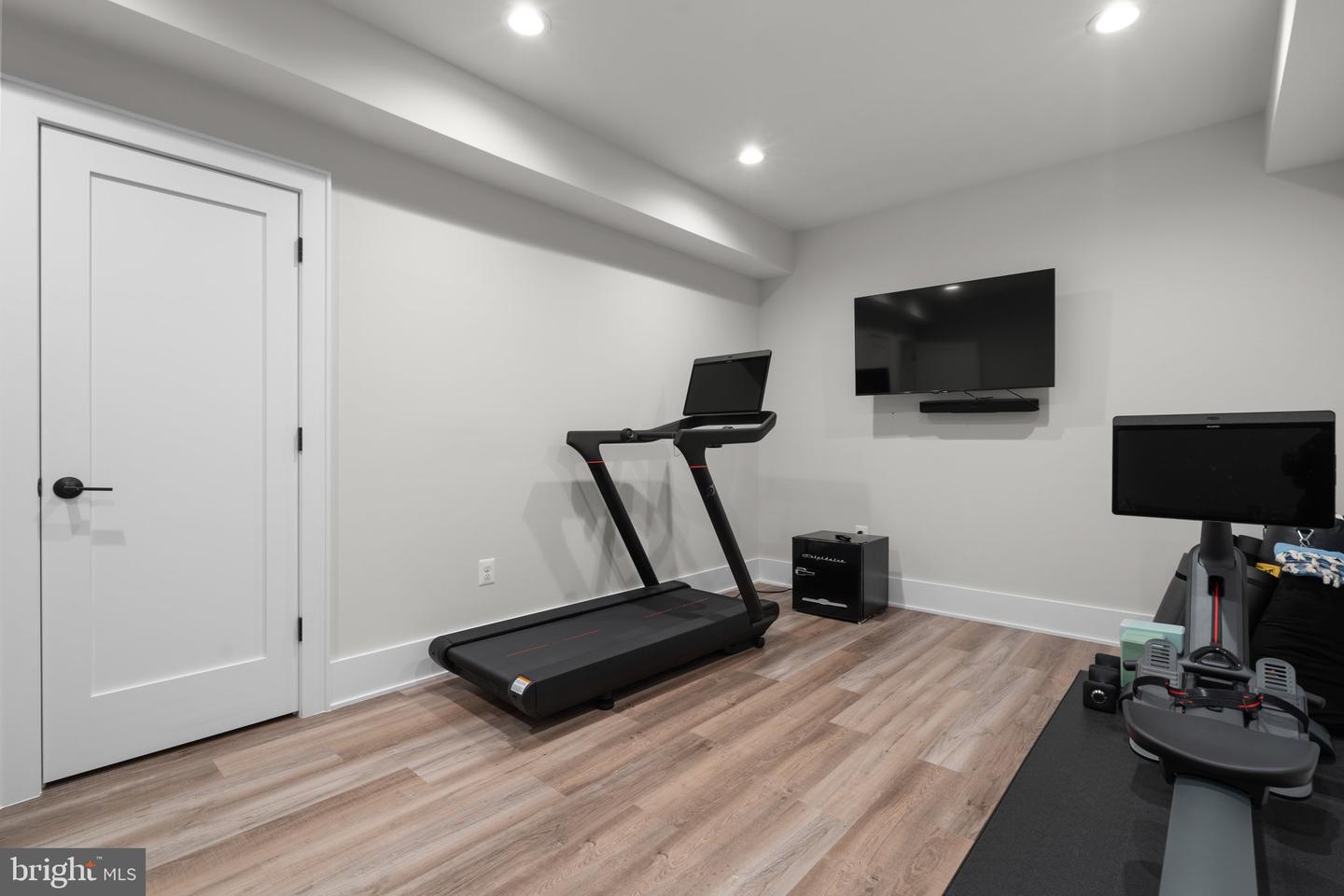 228 MANVELL RD SE, VIENNA, Virginia 22180, 5 Bedrooms Bedrooms, ,5 BathroomsBathrooms,Residential,For sale,228 MANVELL RD SE,VAFX2242554 MLS # VAFX2242554