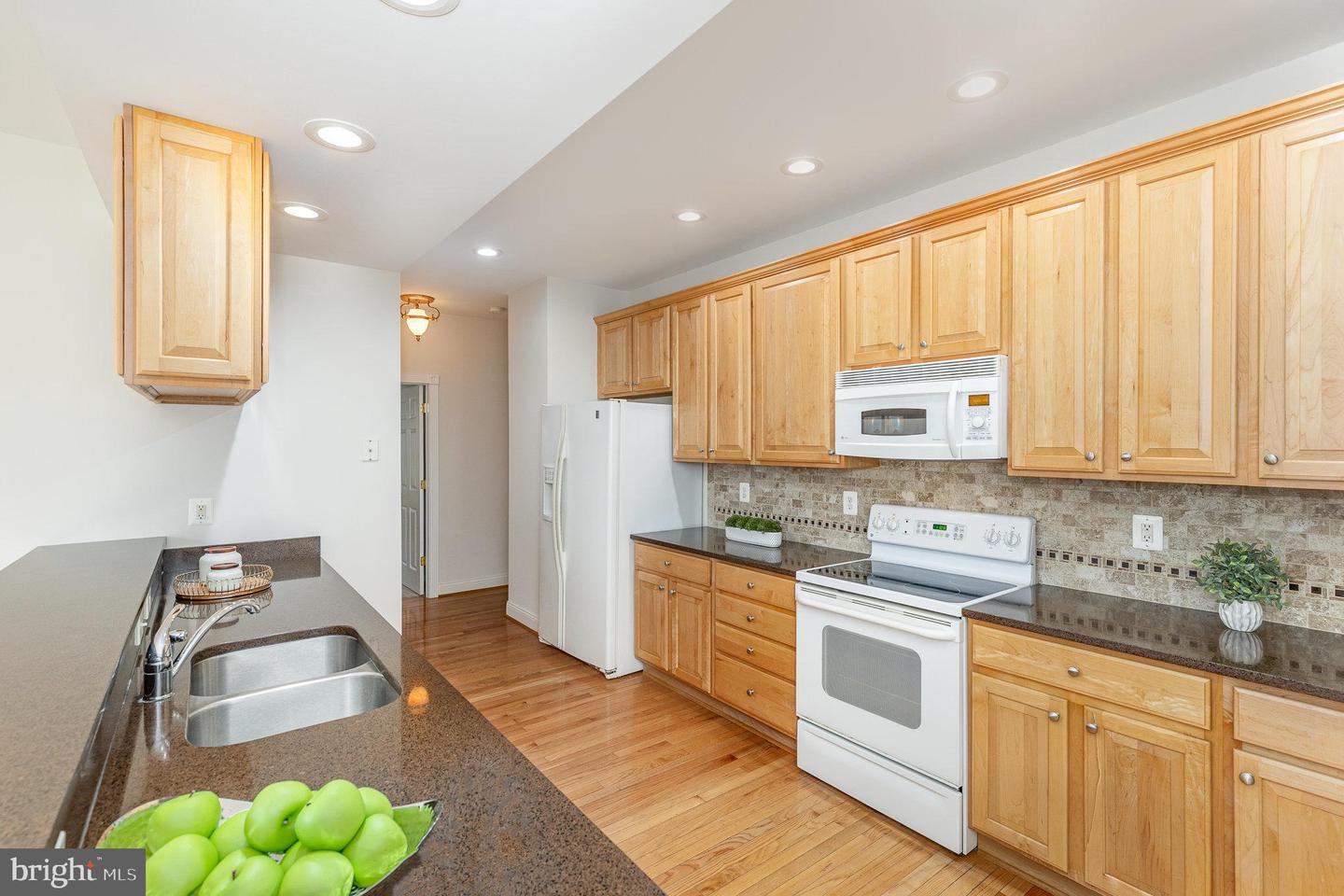 255 CARRIAGE CHASE CIR, WARRENTON, Virginia 20186, 4 Bedrooms Bedrooms, ,4 BathroomsBathrooms,Residential,For sale,255 CARRIAGE CHASE CIR,VAFQ2016728 MLS # VAFQ2016728