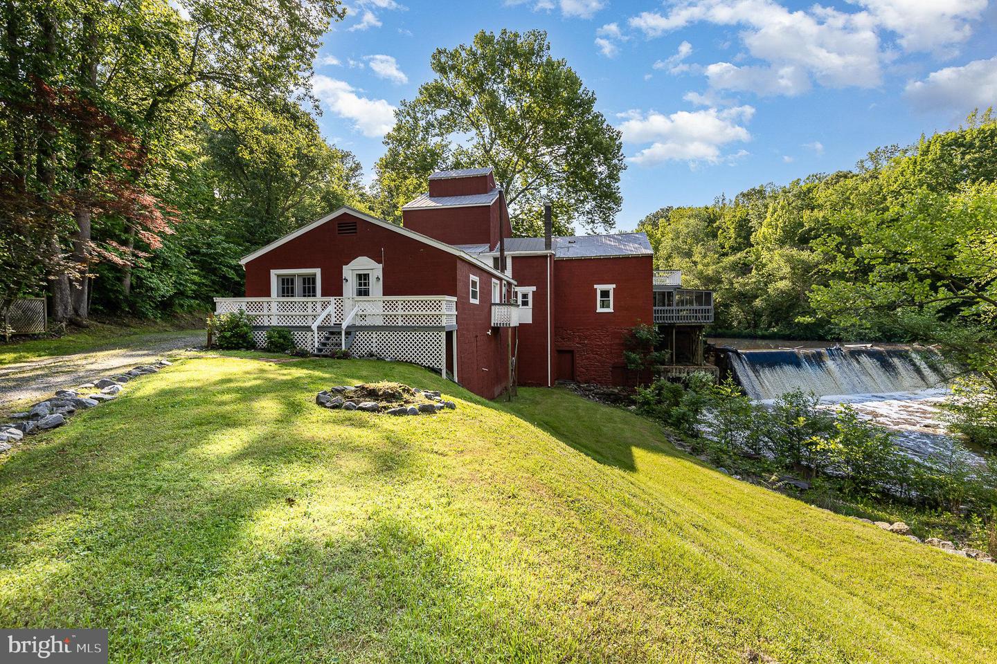 6908 S ROXBURY MILL RD, SPOTSYLVANIA, Virginia 22551, 4 Bedrooms Bedrooms, ,5 BathroomsBathrooms,Residential,For sale,6908 S ROXBURY MILL RD,VASP2033376 MLS # VASP2033376